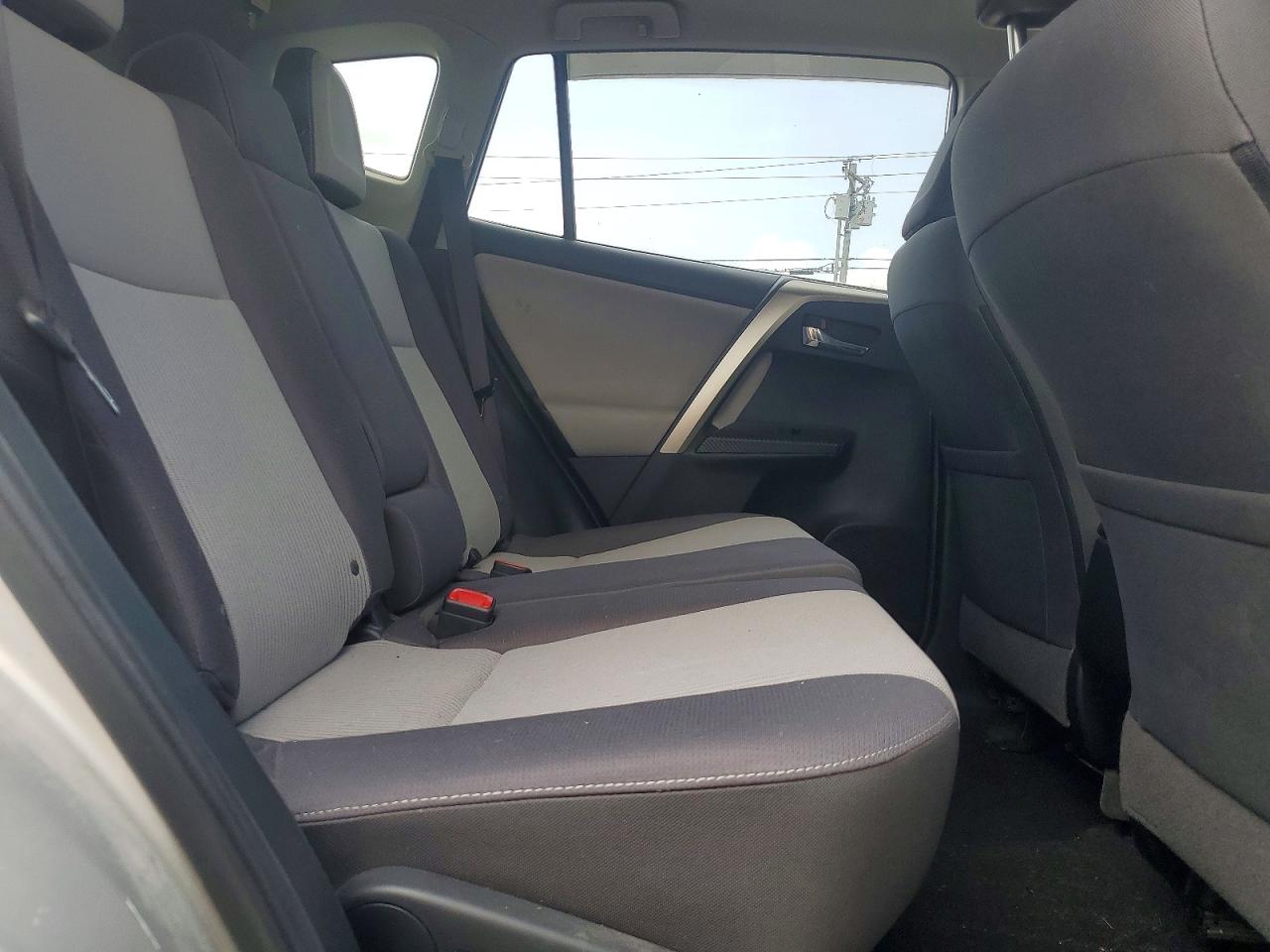 2015 Toyota Rav4 Xle Silver vin: JTMWFREVXFJ056404