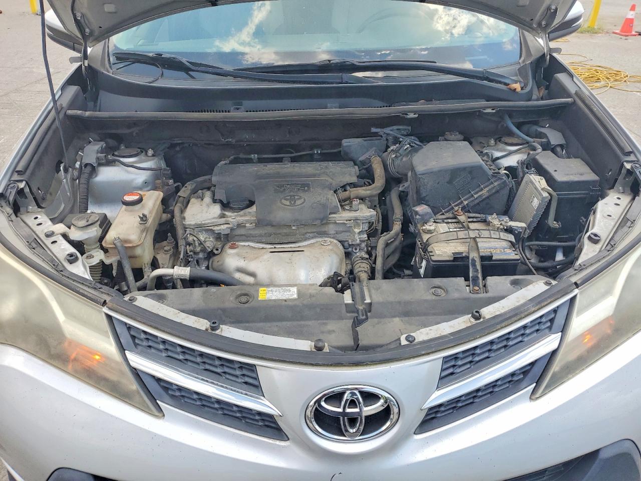 2015 Toyota Rav4 Xle Silver vin: JTMWFREVXFJ056404