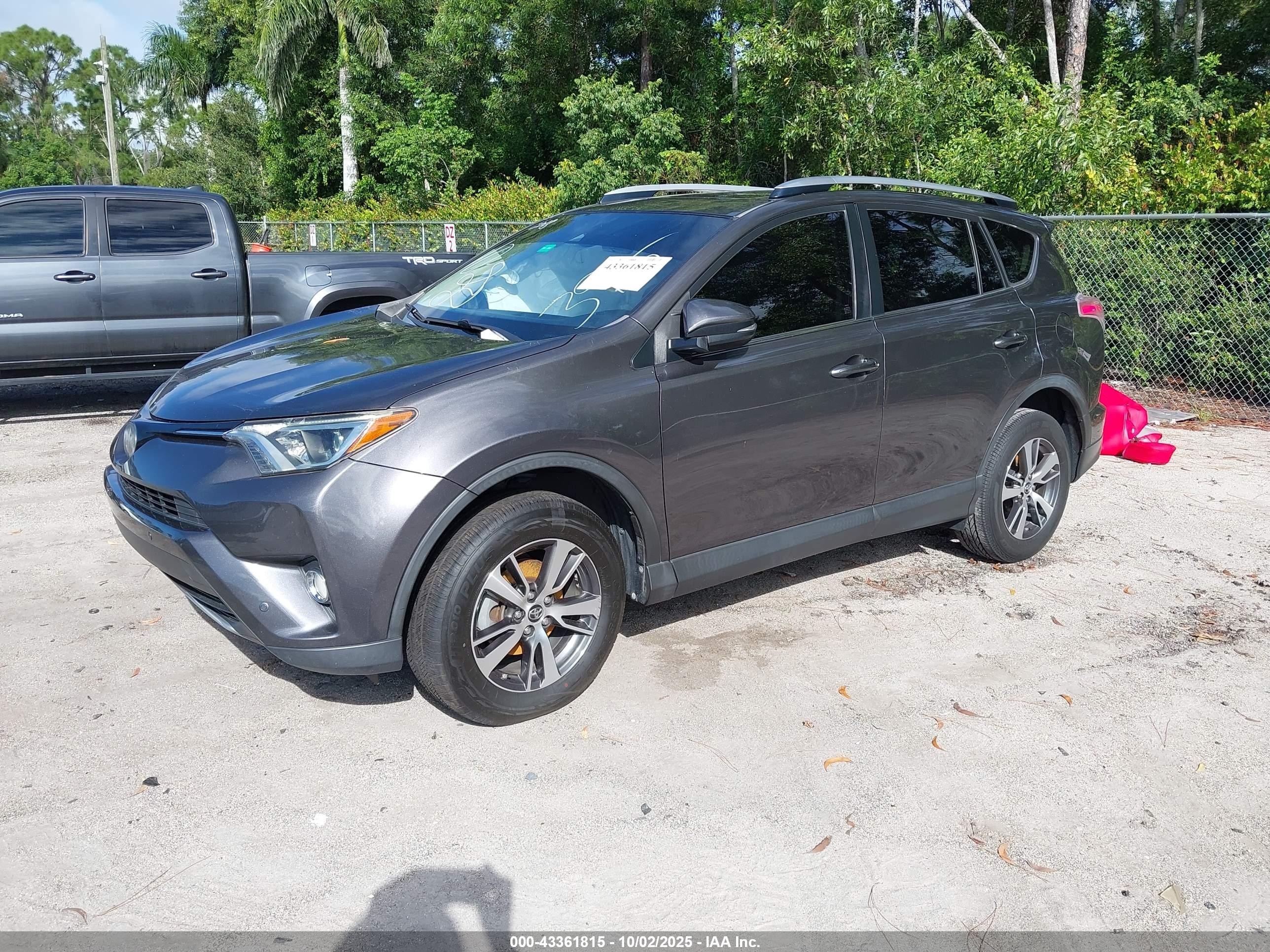 2018 Toyota Rav4 Xle Gray vin: JTMWFREVXJJ163915