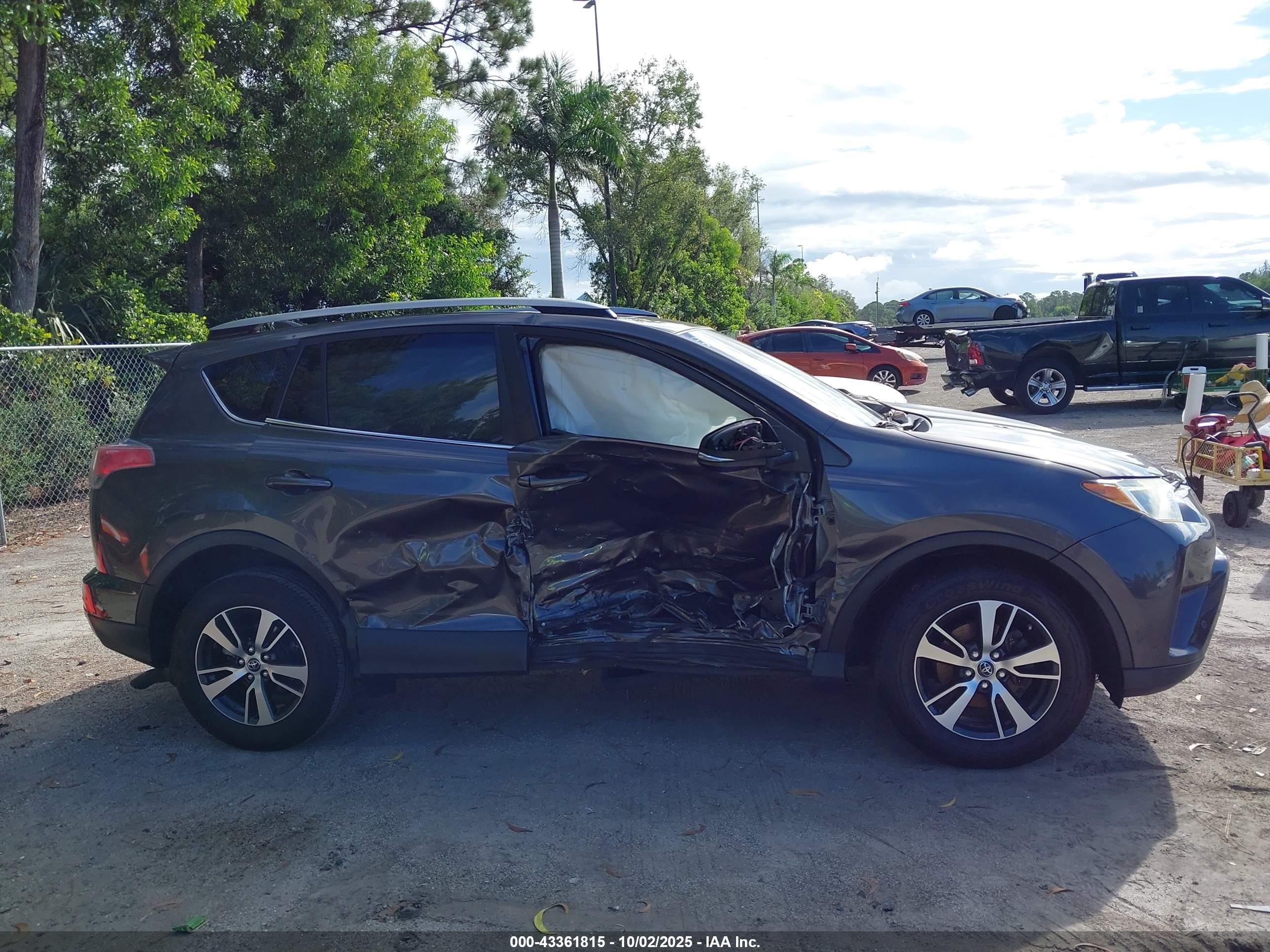 2018 Toyota Rav4 Xle Gray vin: JTMWFREVXJJ163915