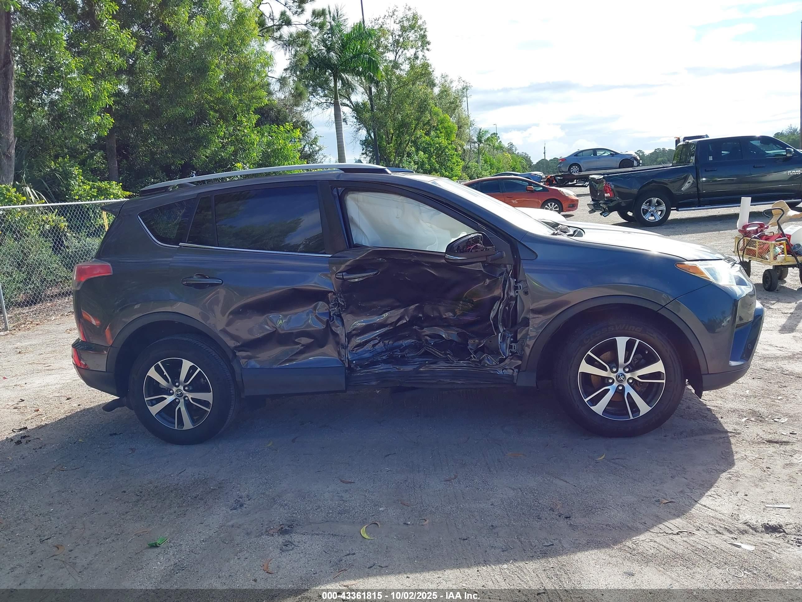 2018 Toyota Rav4 Xle Gray vin: JTMWFREVXJJ163915