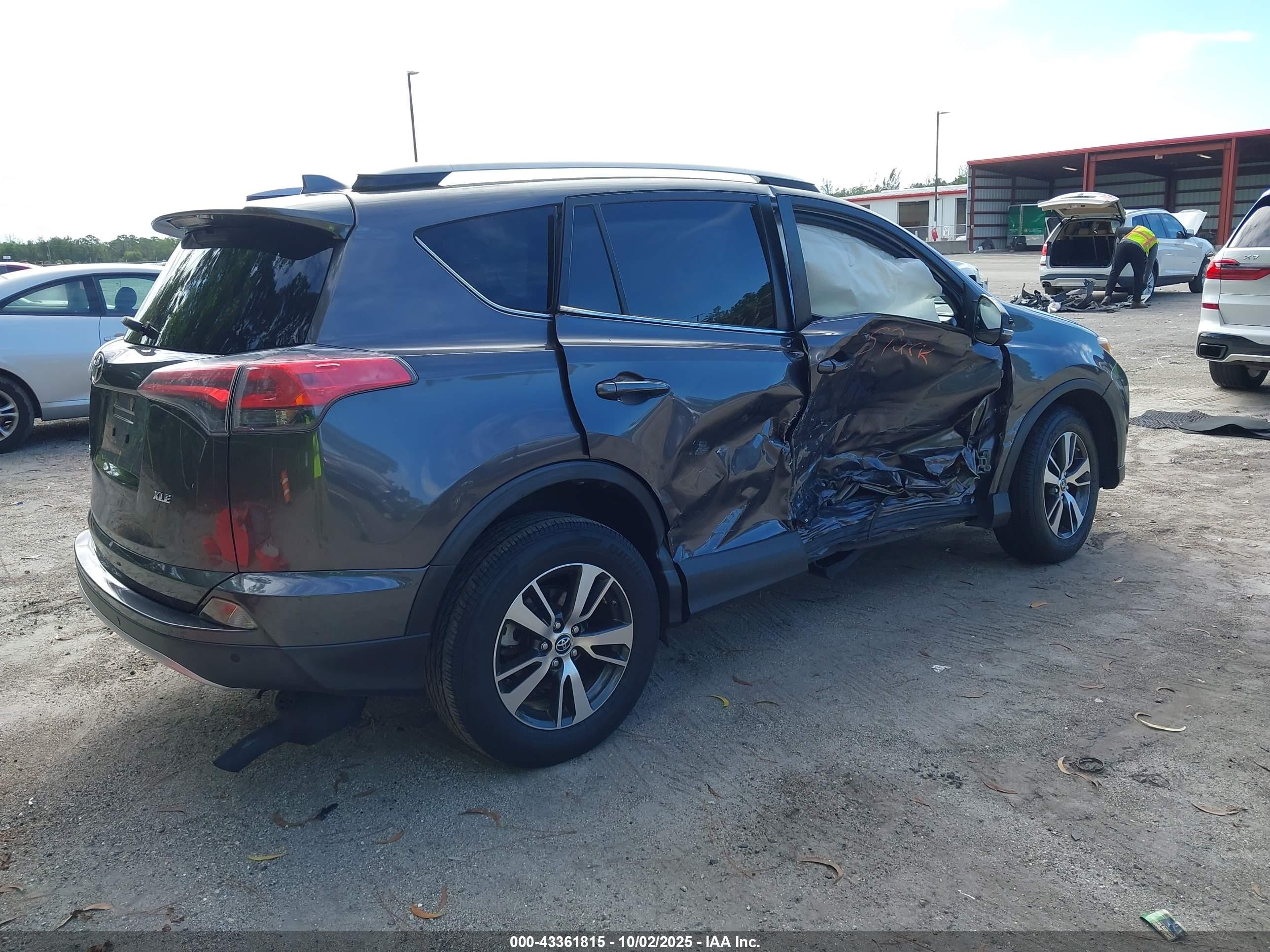 2018 Toyota Rav4 Xle Gray vin: JTMWFREVXJJ163915
