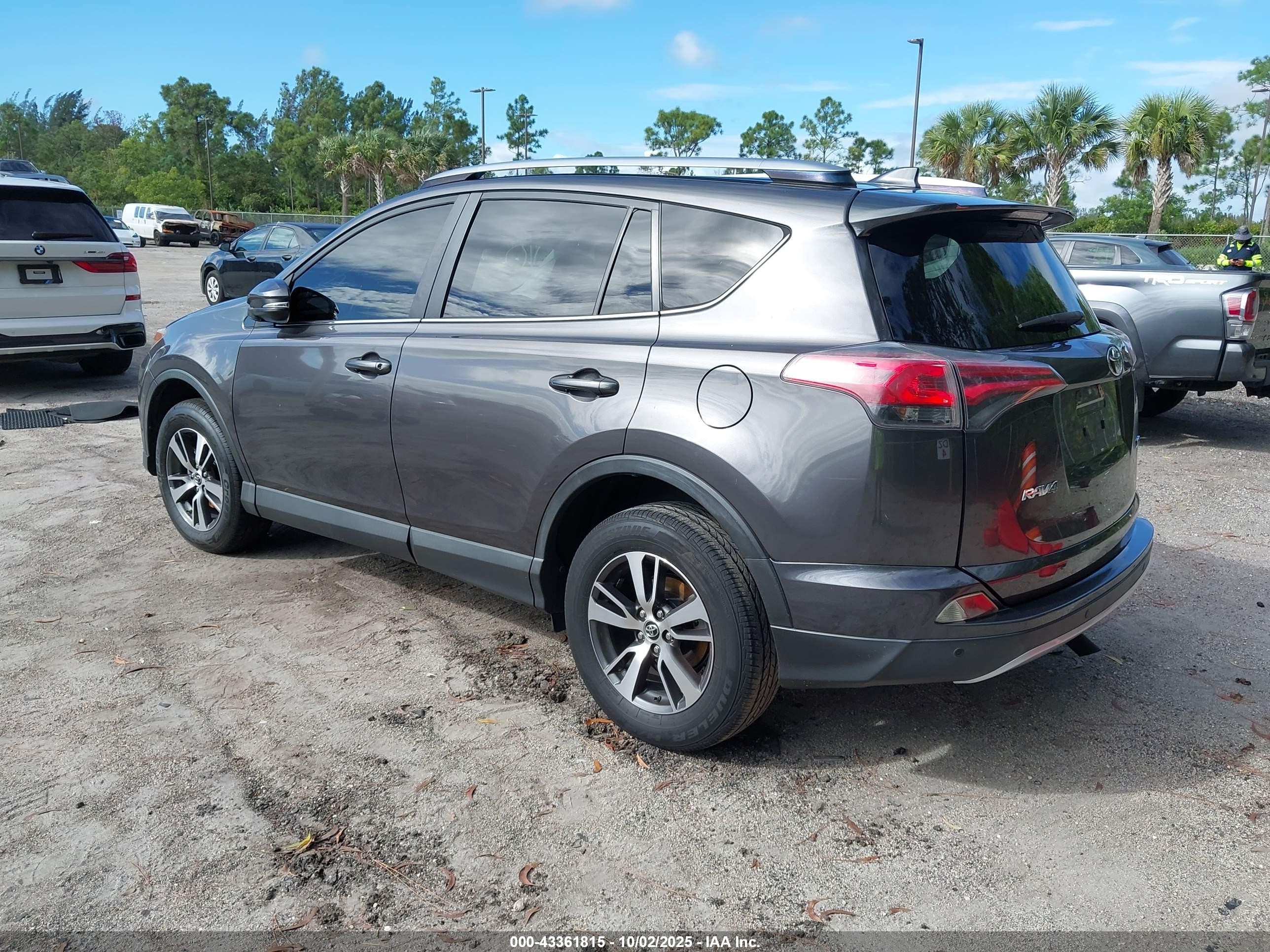 2018 Toyota Rav4 Xle Gray vin: JTMWFREVXJJ163915
