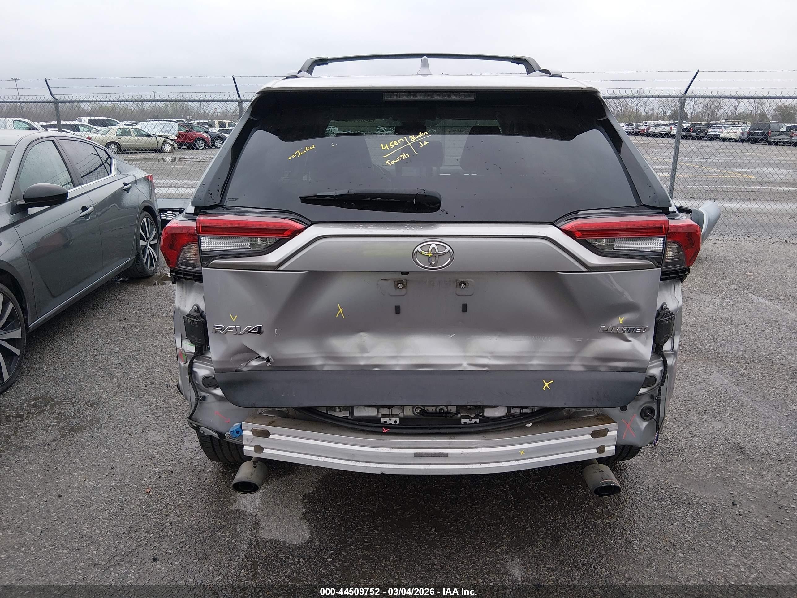 2019 Toyota Rav4 Limited Silver vin: JTMY1RFV8KD018538