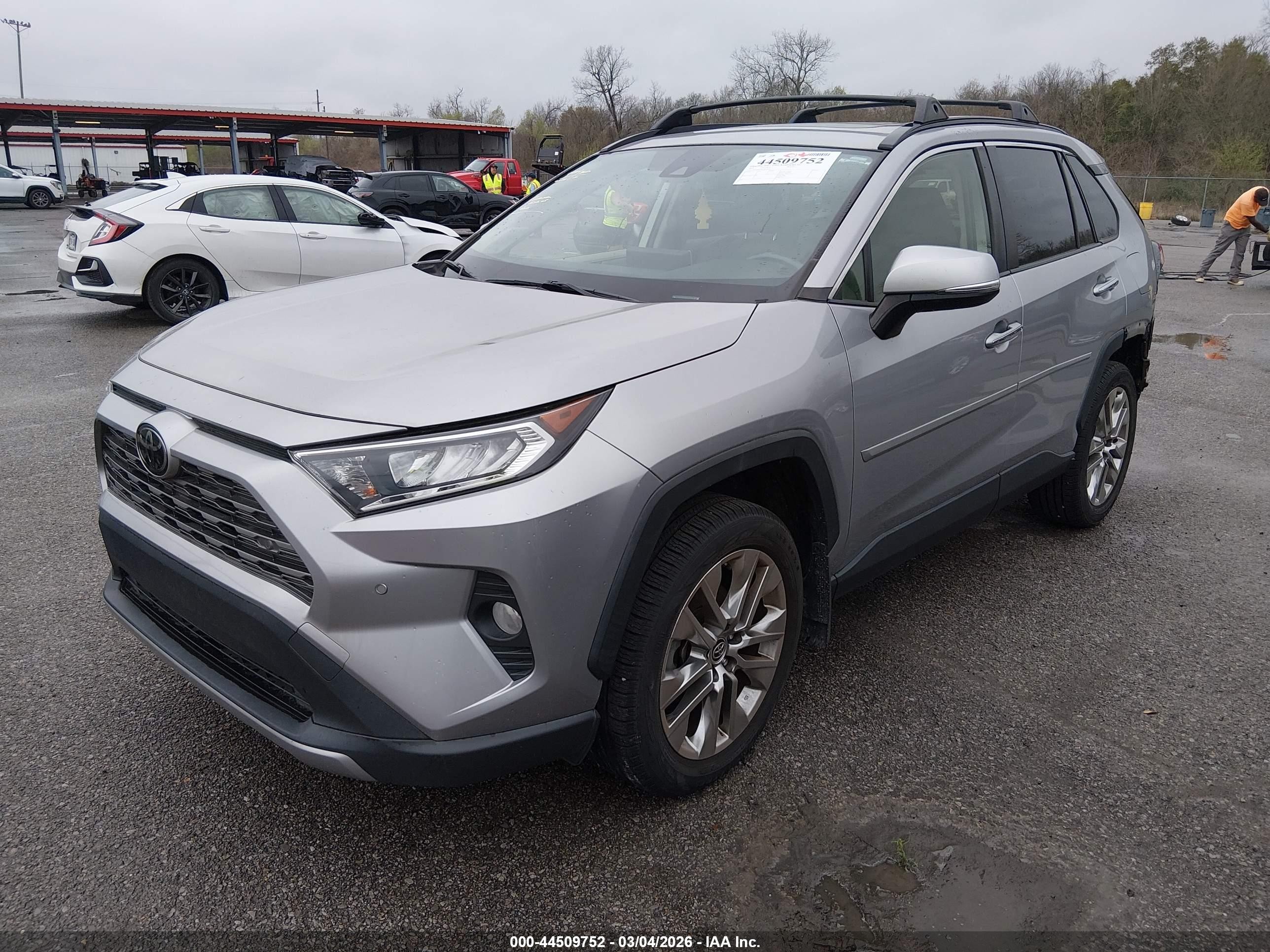 2019 Toyota Rav4 Limited Silver vin: JTMY1RFV8KD018538