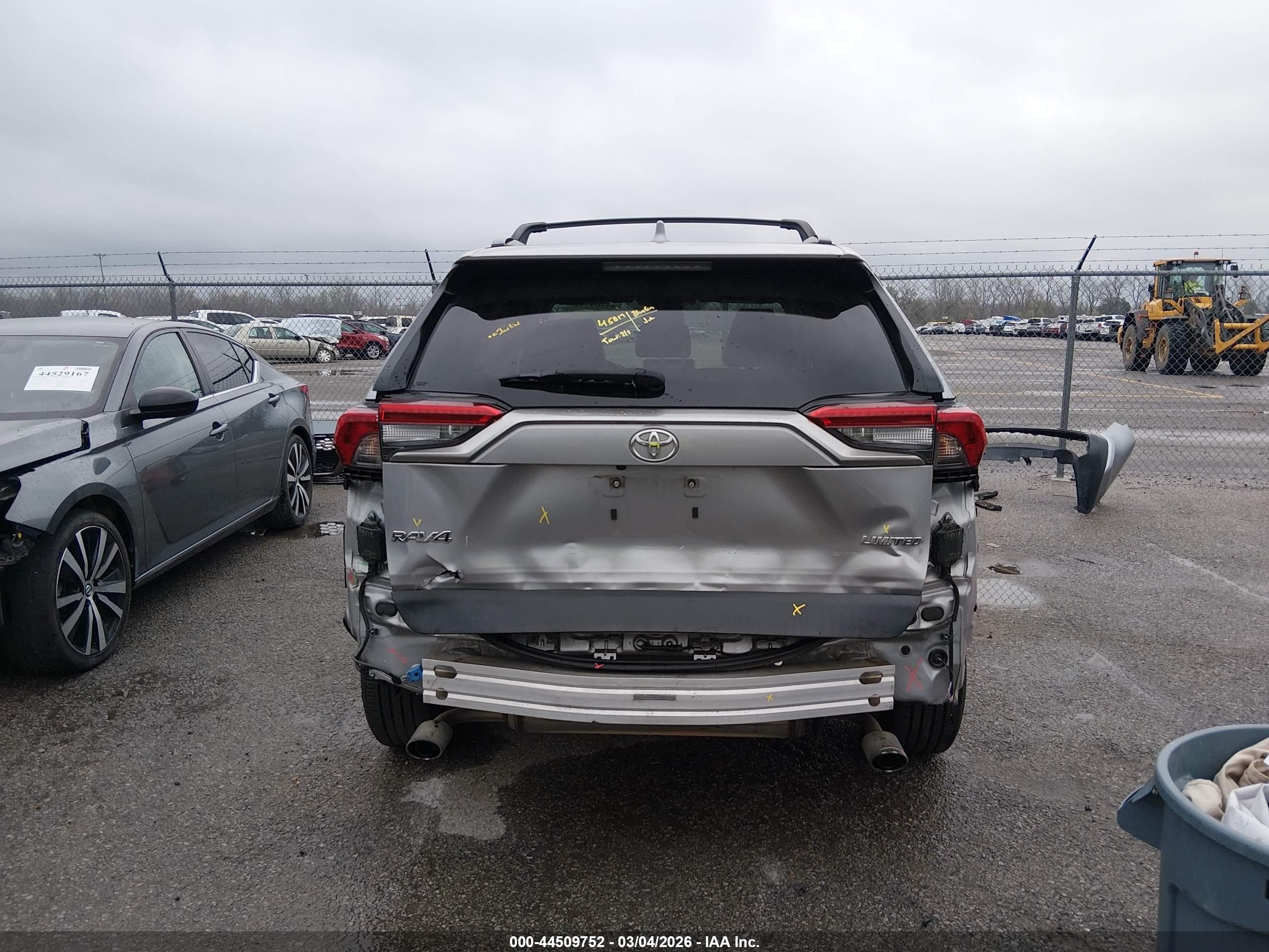 2019 Toyota Rav4 Limited Silver vin: JTMY1RFV8KD018538