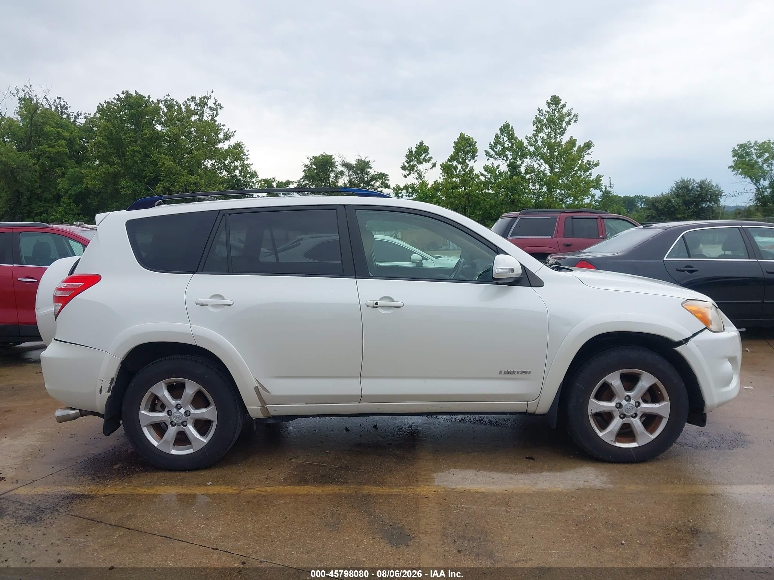 2010 Toyota Rav4 Limited White vin: JTMYF4DV0A5022678
