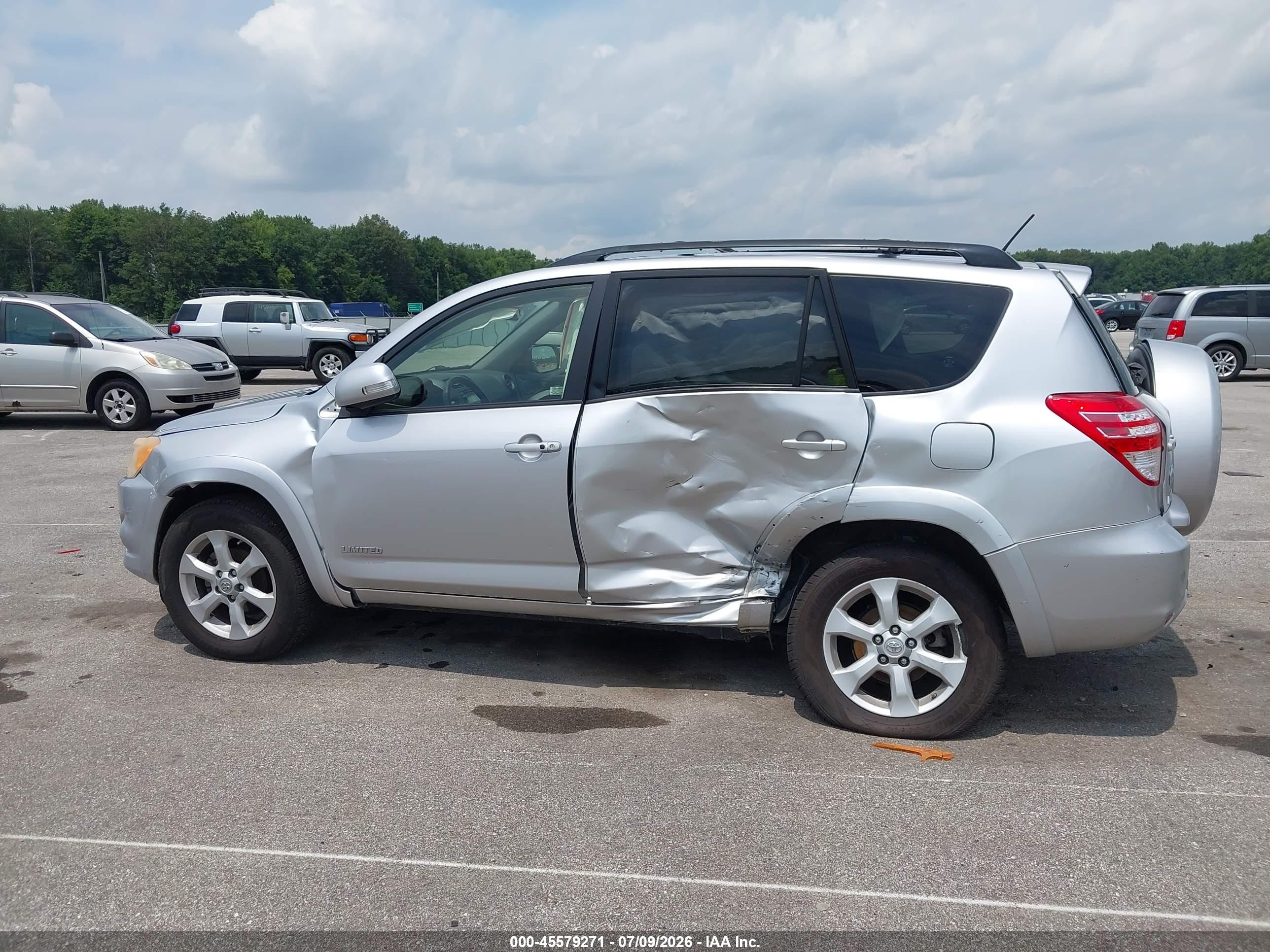 2012 Toyota Rav4 Limited Серебряный vin: JTMYF4DVXCD032658