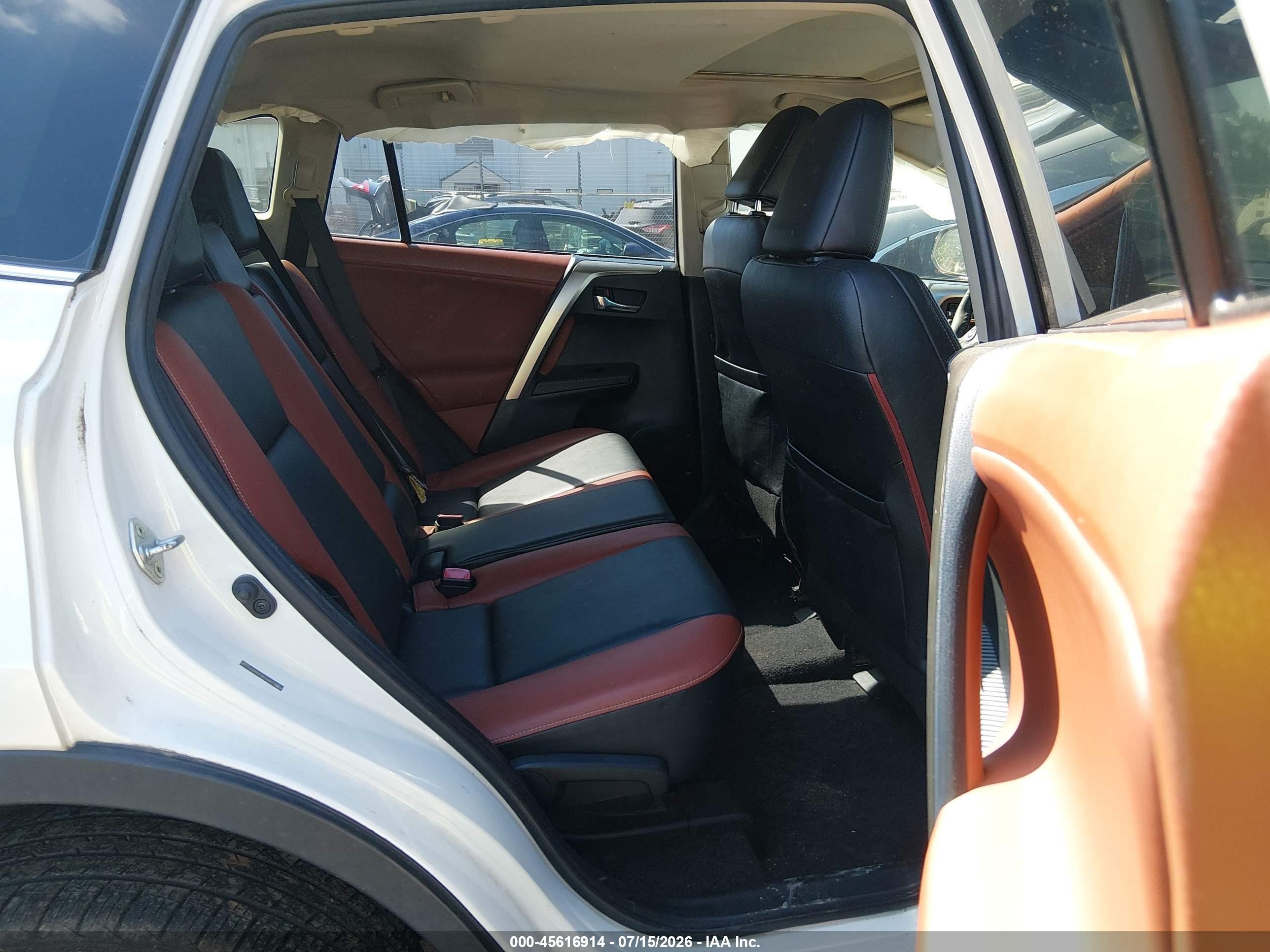 2013 Toyota Rav4 Limited White vin: JTMYFREV0DD015638