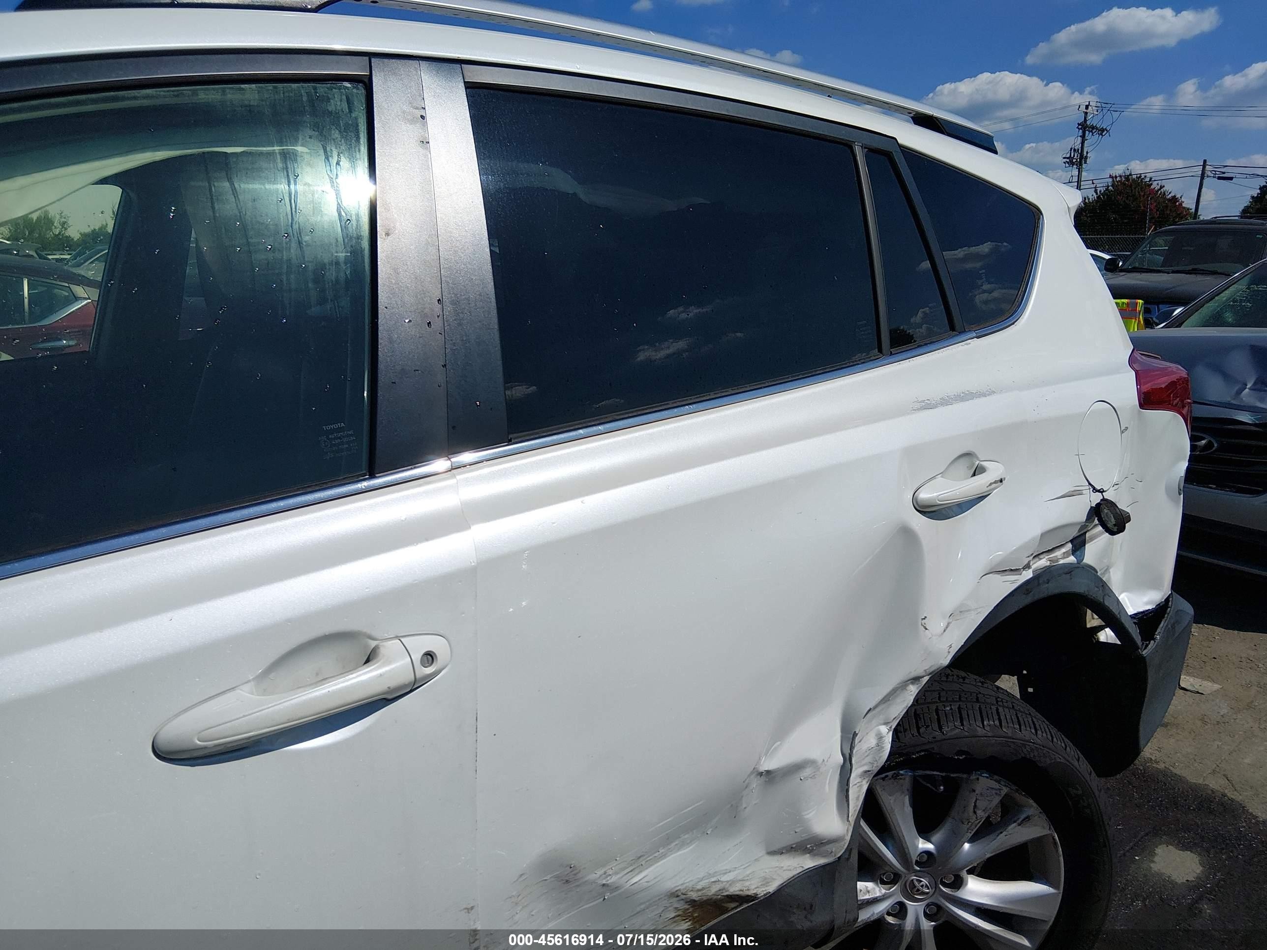 2013 Toyota Rav4 Limited White vin: JTMYFREV0DD015638