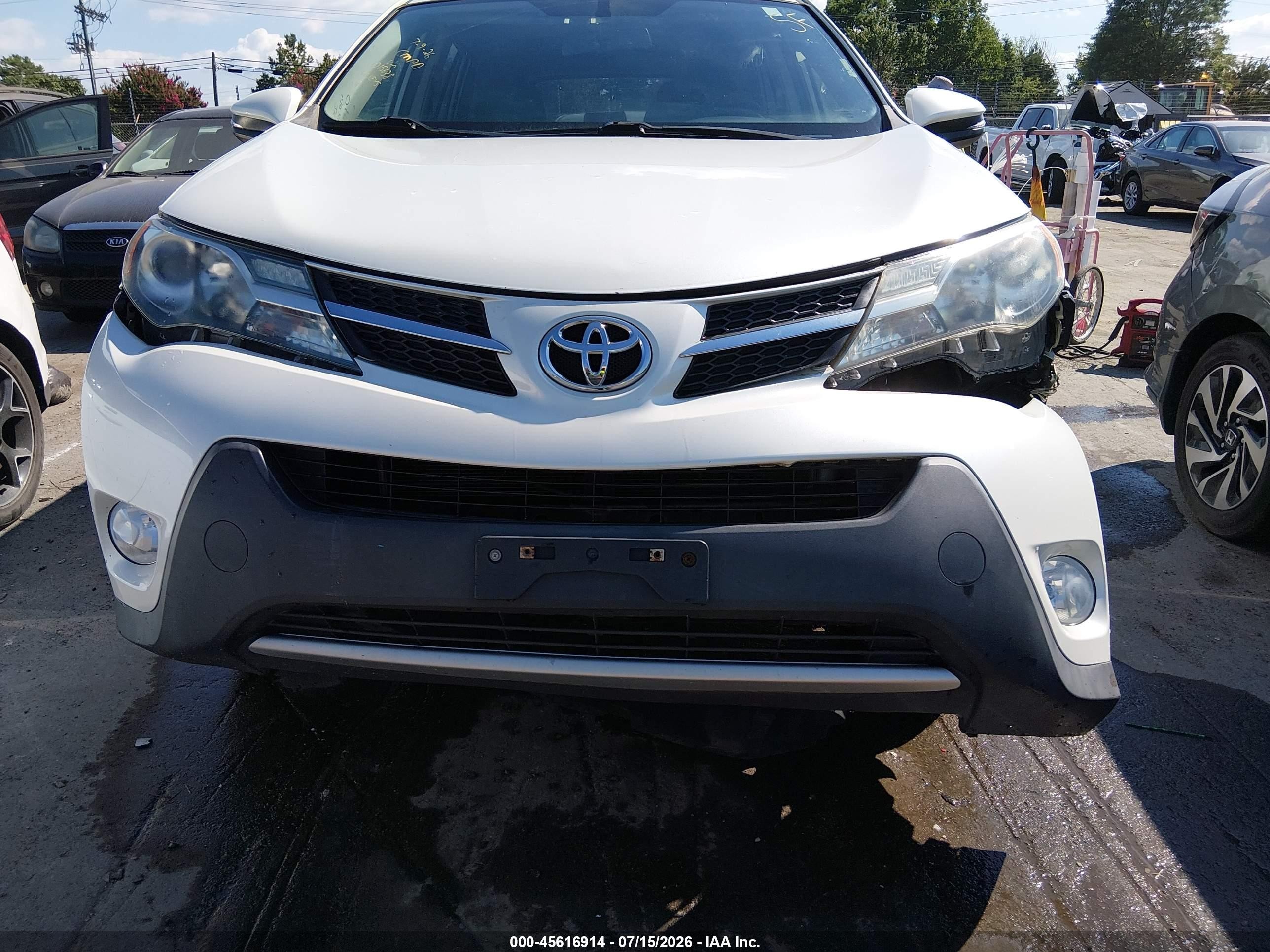 2013 Toyota Rav4 Limited White vin: JTMYFREV0DD015638