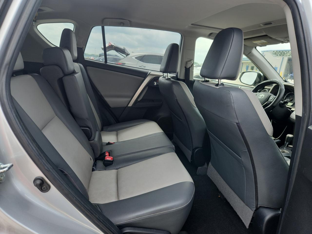 2015 Toyota Rav4 Limited Silver vin: JTMYFREV0FD080556