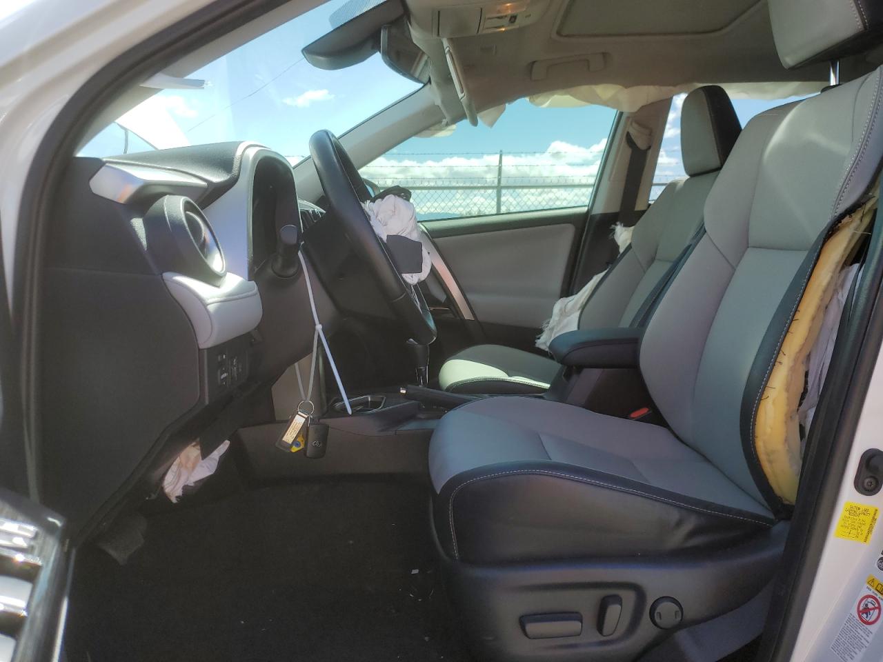 2018 Toyota Rav4 Limited White vin: JTMYFREV1JJ193104