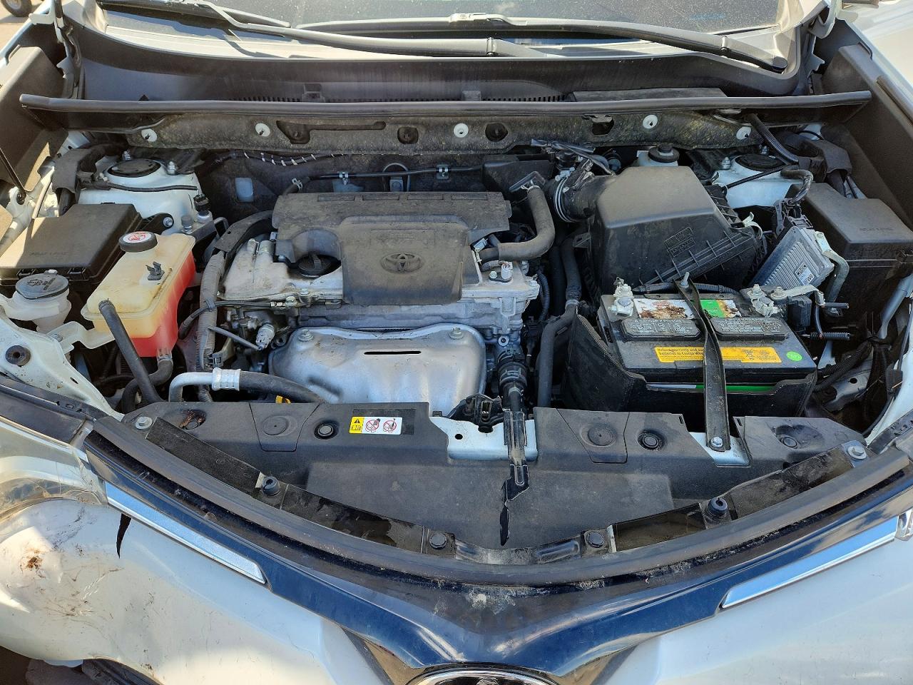 2018 Toyota Rav4 Limited White vin: JTMYFREV1JJ193104
