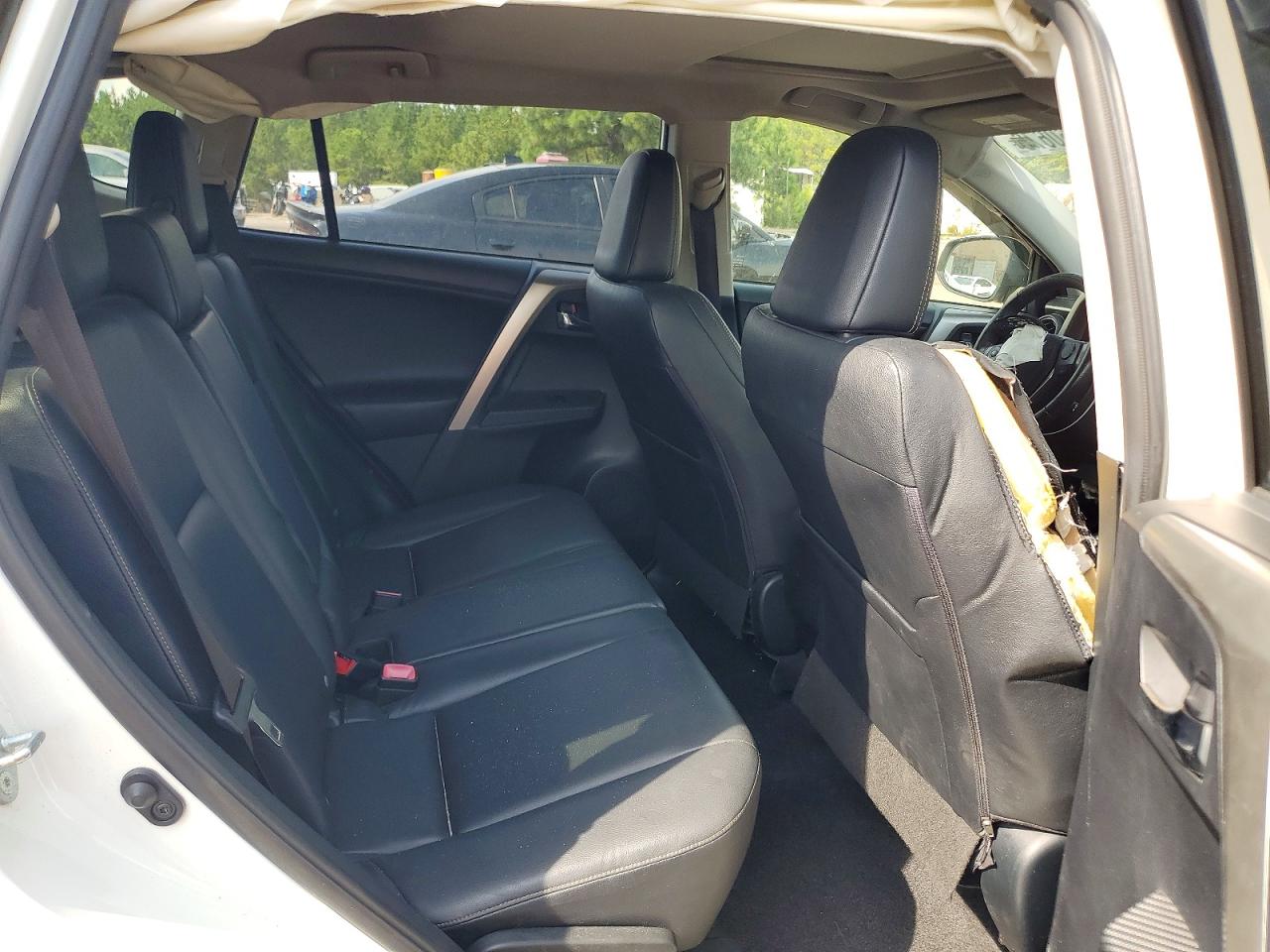 2015 Toyota Rav4 Limited White vin: JTMYFREV4FD051934