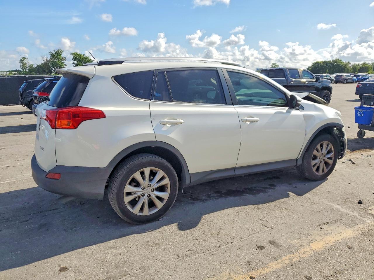 2013 Toyota Rav4 Limited White vin: JTMYFREV5D5007979