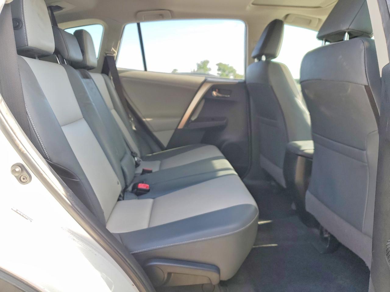 2013 Toyota Rav4 Limited White vin: JTMYFREV5D5007979