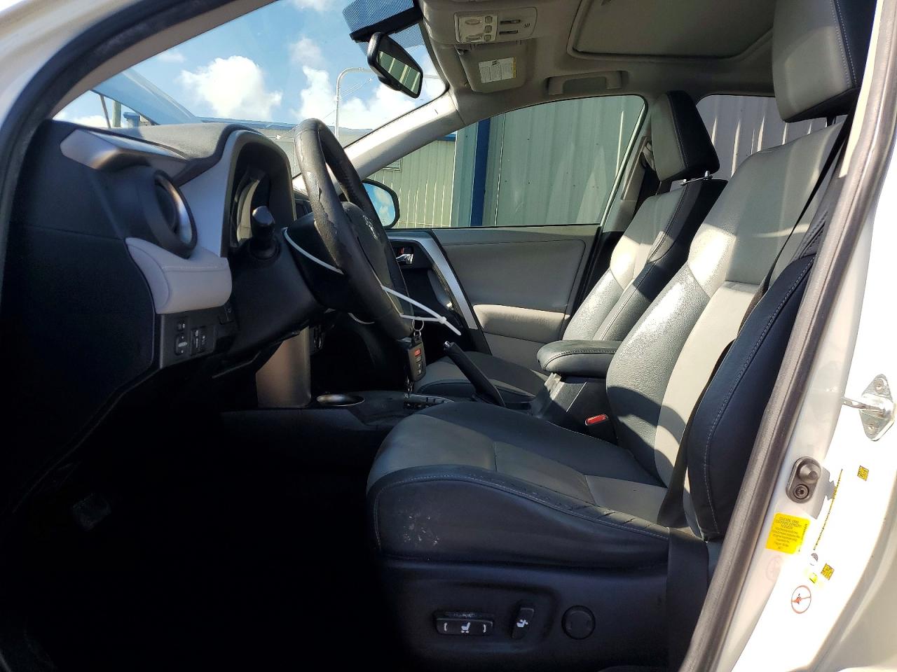 2013 Toyota Rav4 Limited White vin: JTMYFREV5D5007979