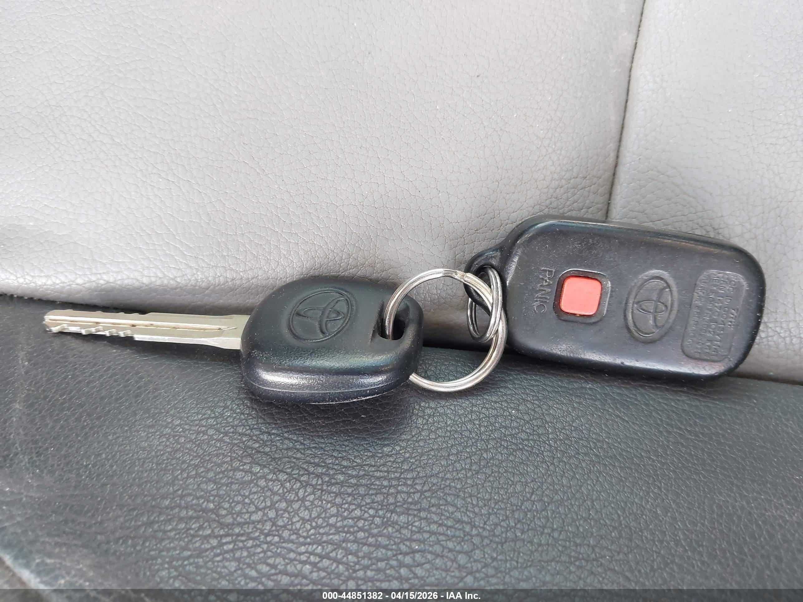 2014 Toyota Rav4 Limited Red vin: JTMYFREV7ED036391