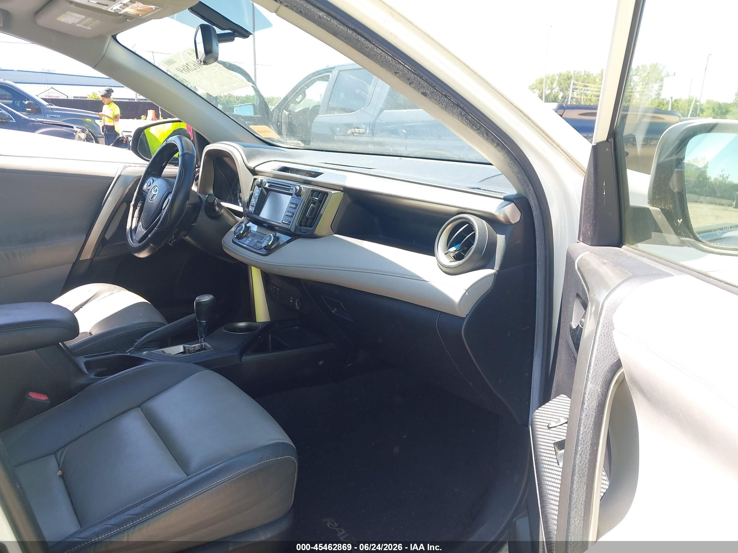 2013 Toyota Rav4 Limited White vin: JTMYFREV8DD001700