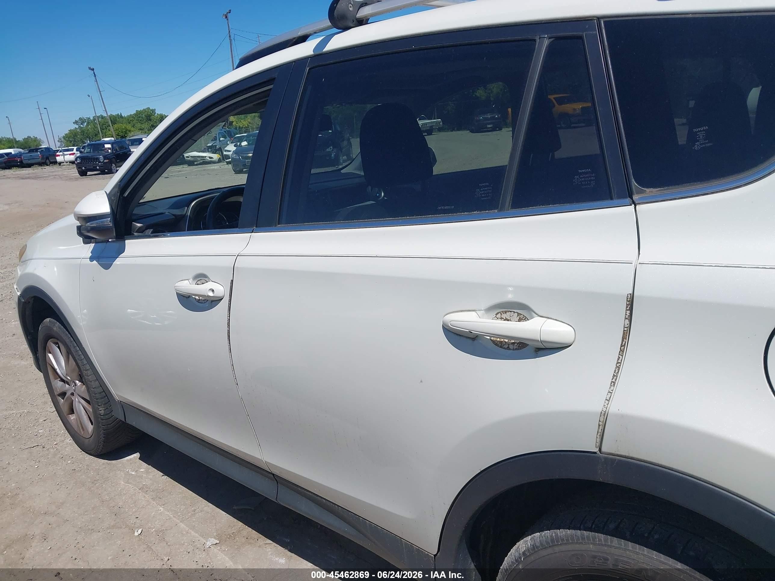 2013 Toyota Rav4 Limited White vin: JTMYFREV8DD001700