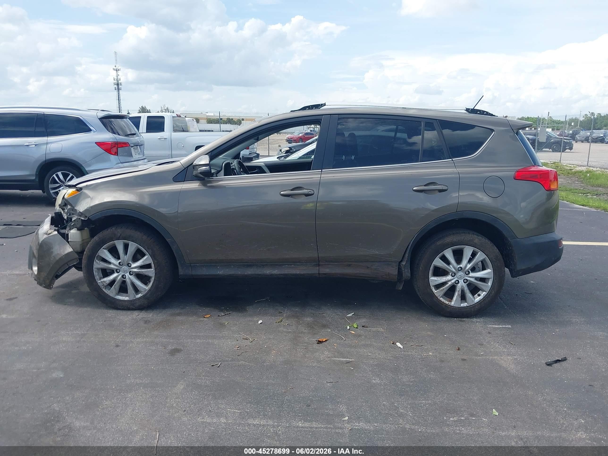 2015 Toyota Rav4 Limited Brown vin: JTMYFREV8FD043240
