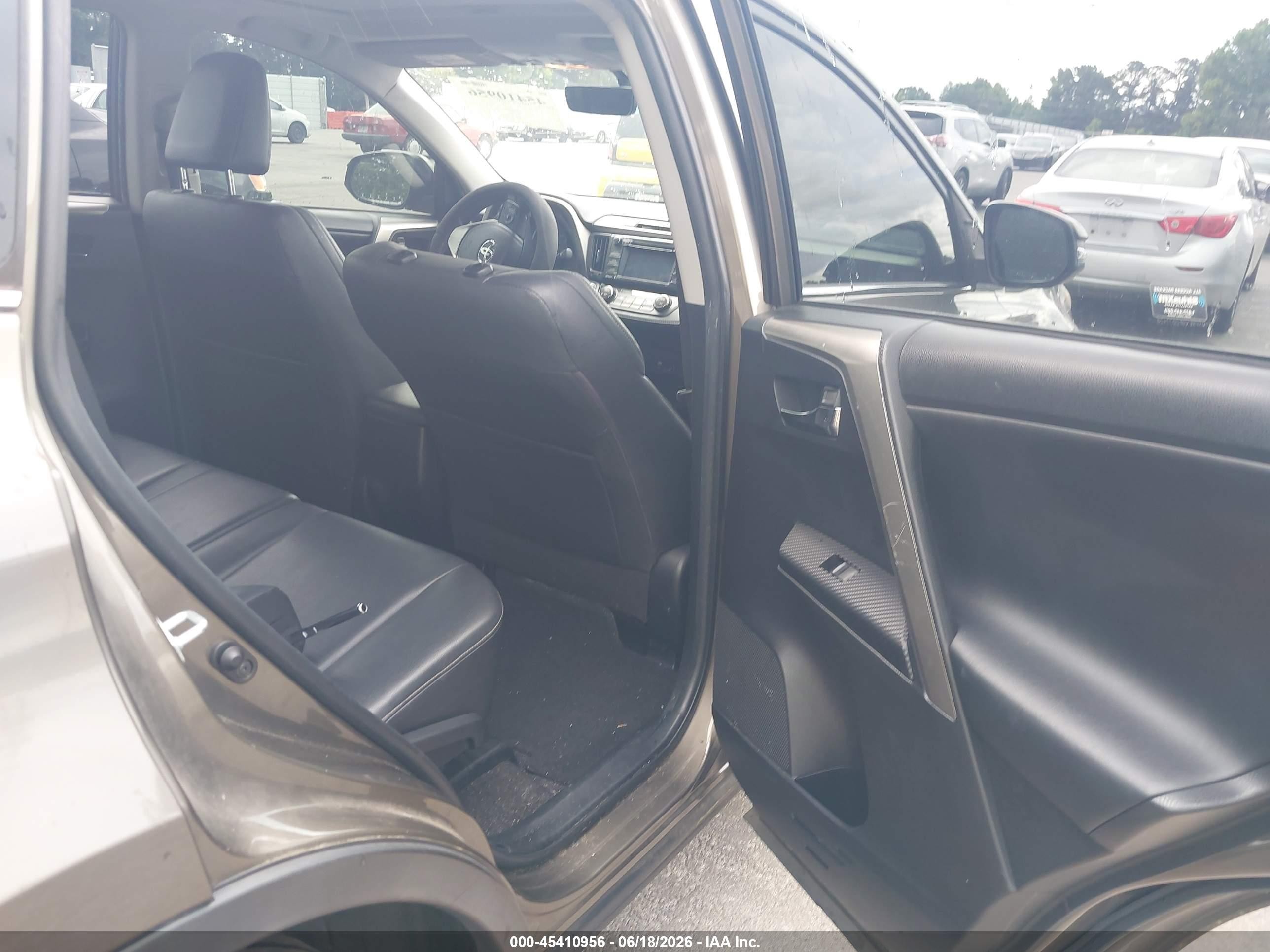 2015 Toyota Rav4 Limited Beige vin: JTMYFREV9FD077428