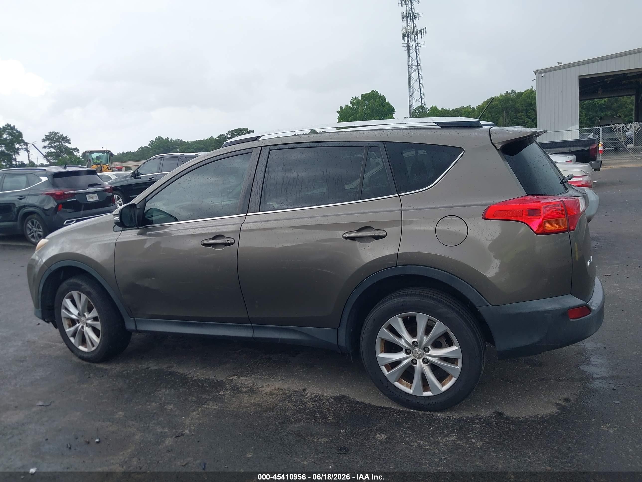 2015 Toyota Rav4 Limited Beige vin: JTMYFREV9FD077428
