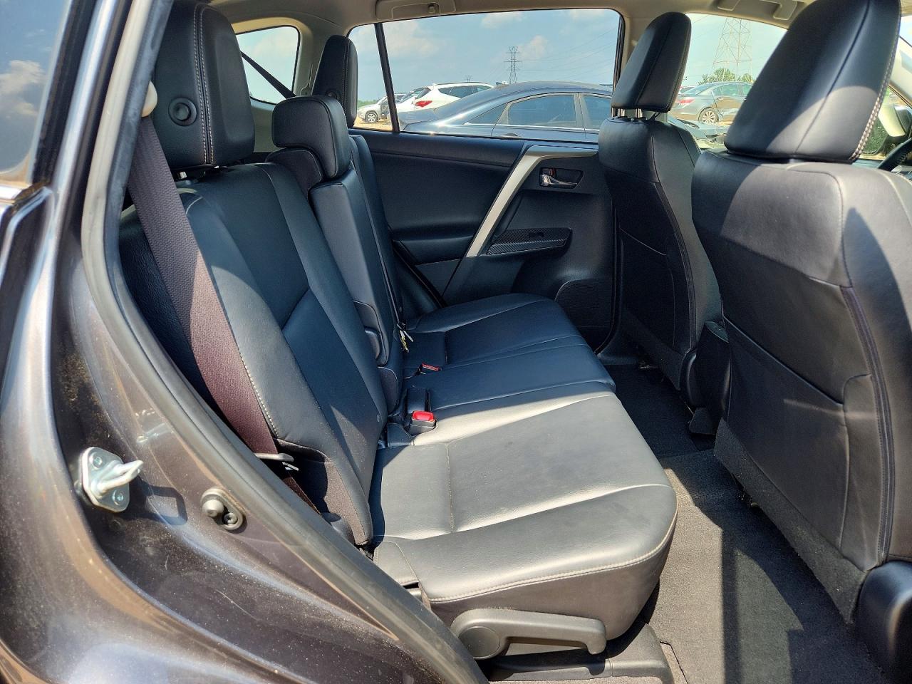 2015 Toyota Rav4 Limited Silver vin: JTMYFREV9FJ041577