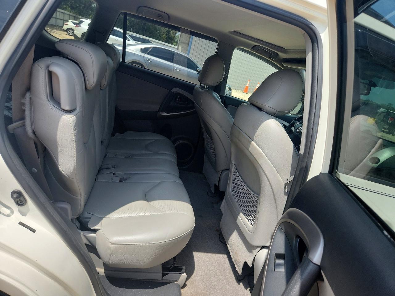 2007 Toyota Rav4 Limited White vin: JTMZD31V075076113
