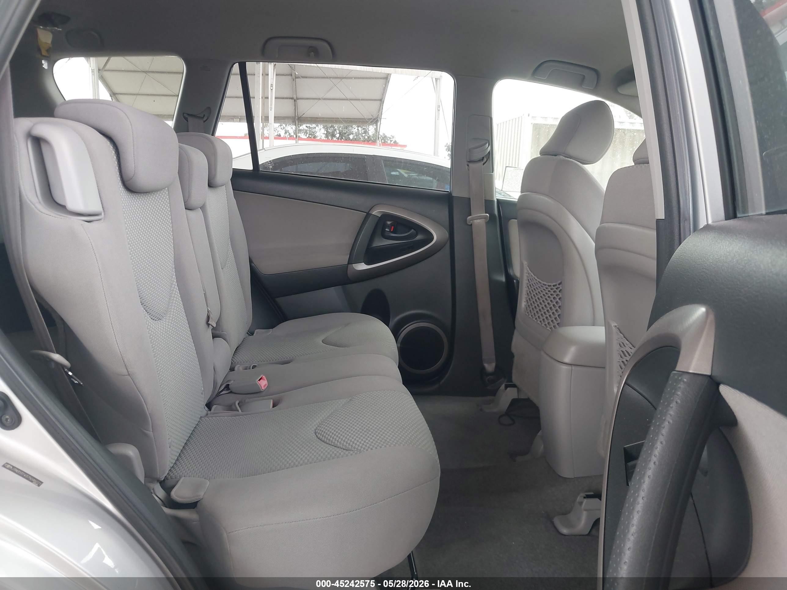 2007 Toyota Rav4 Limited Silver vin: JTMZD31V375046071