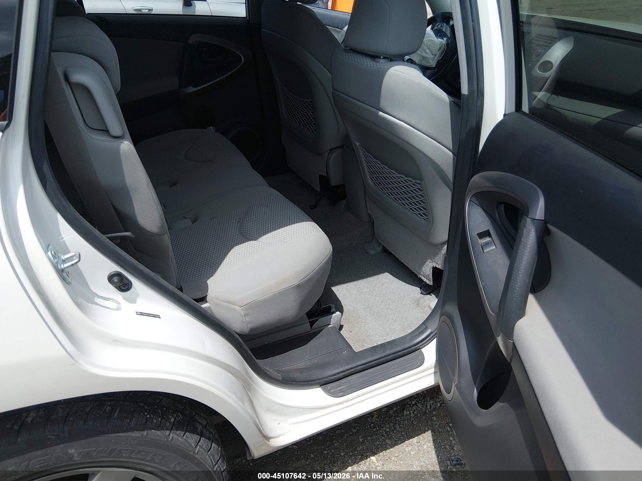 2008 Toyota Rav4 Limited White vin: JTMZD31V685104305
