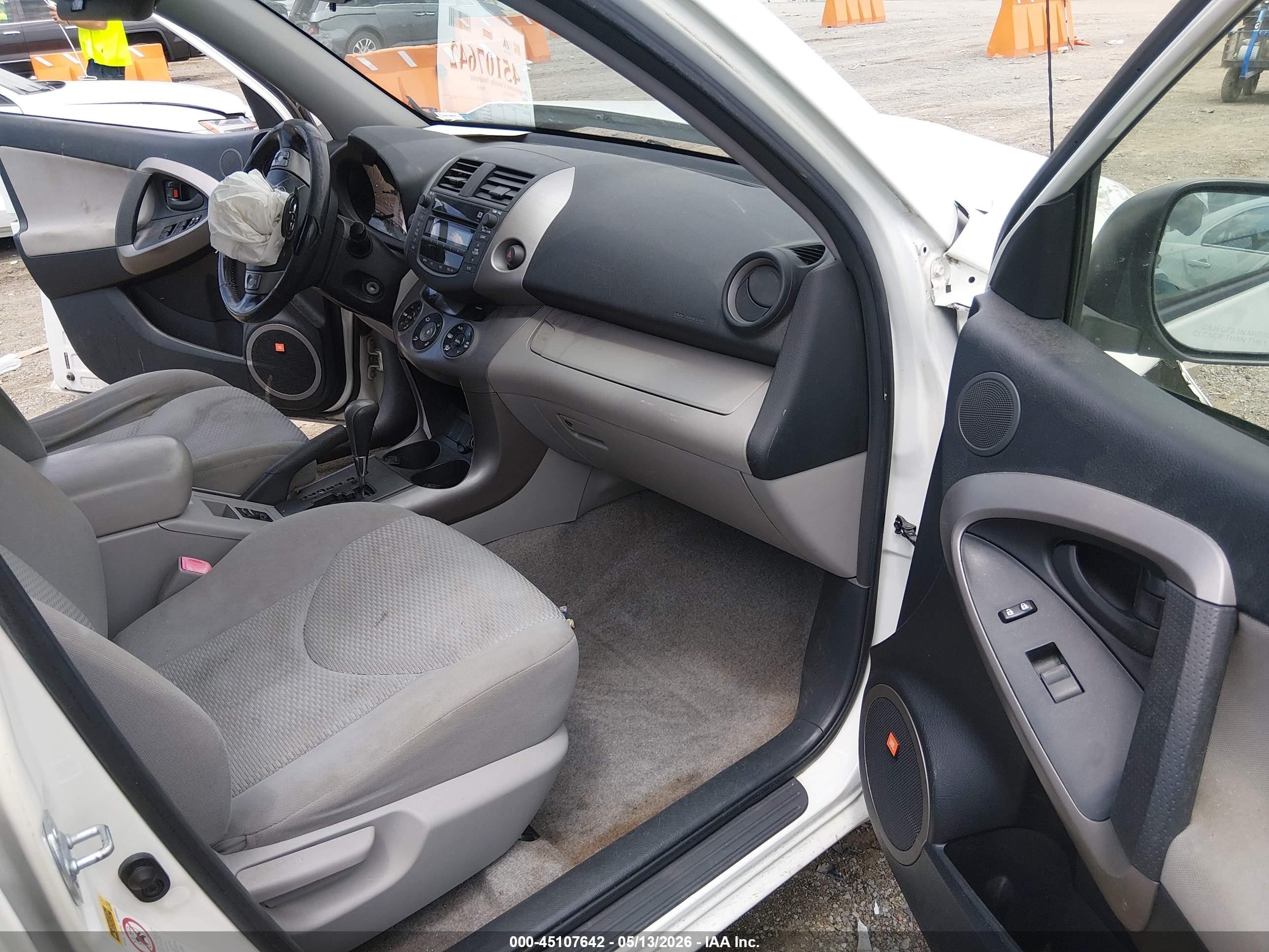2008 Toyota Rav4 Limited White vin: JTMZD31V685104305