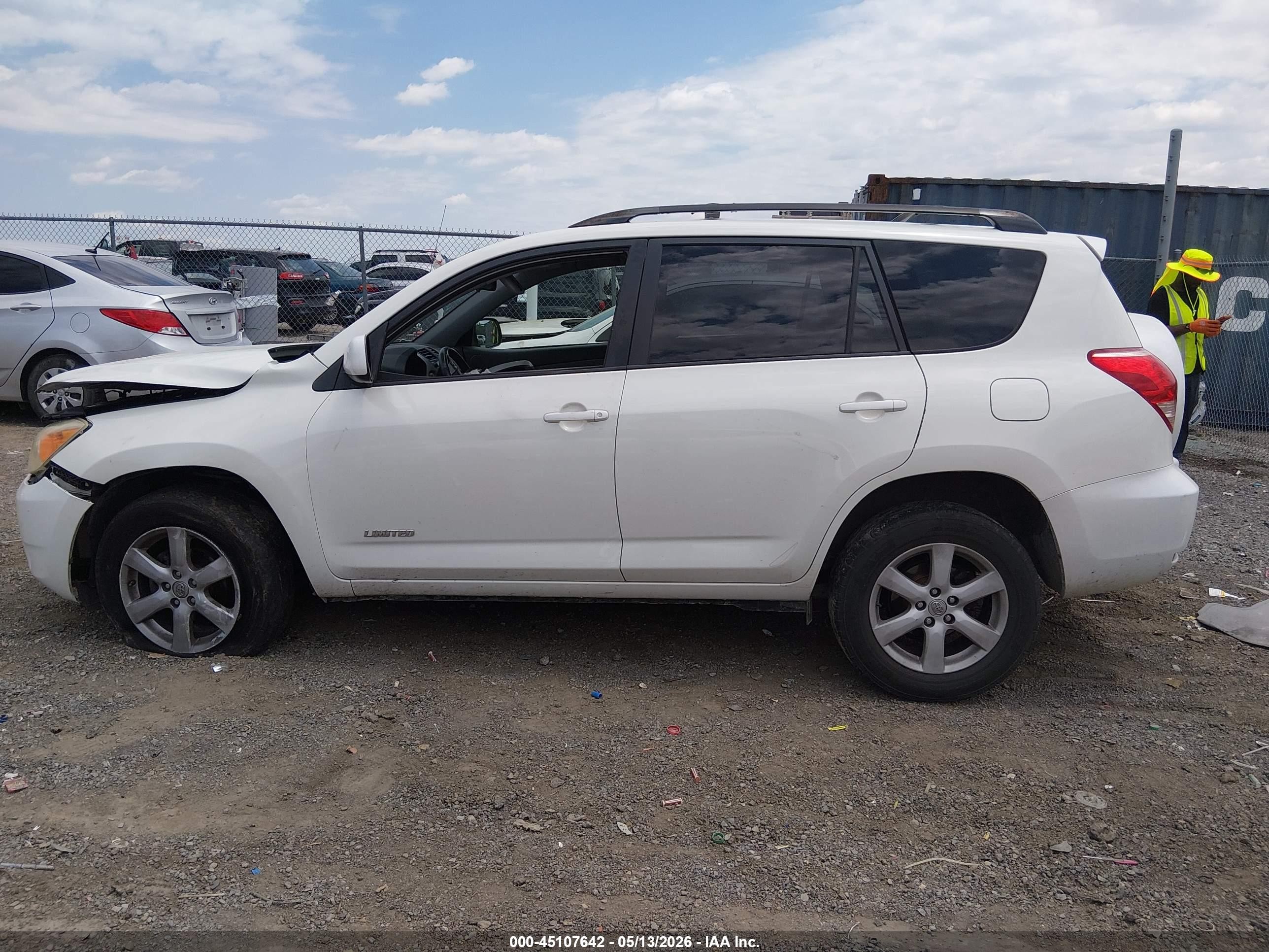 2008 Toyota Rav4 Limited White vin: JTMZD31V685104305