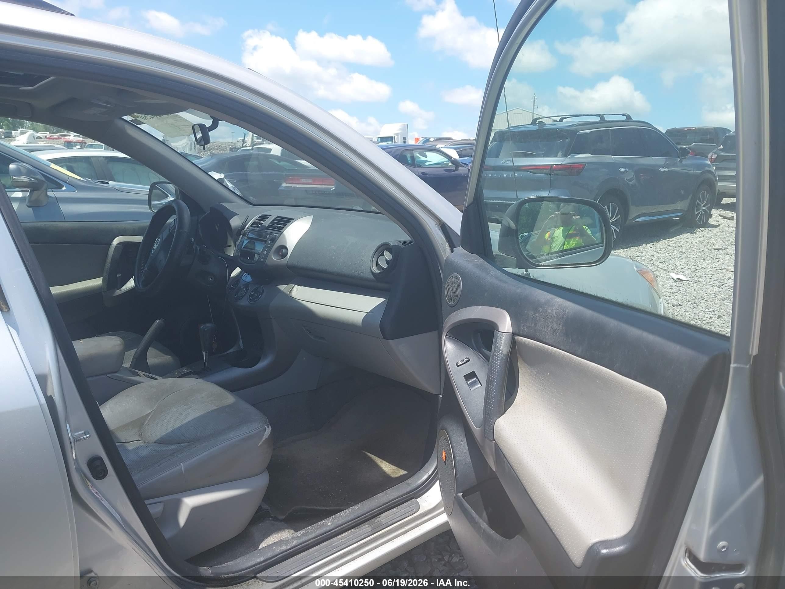 2008 Toyota Rav4 Limited Silver vin: JTMZD31V985086558