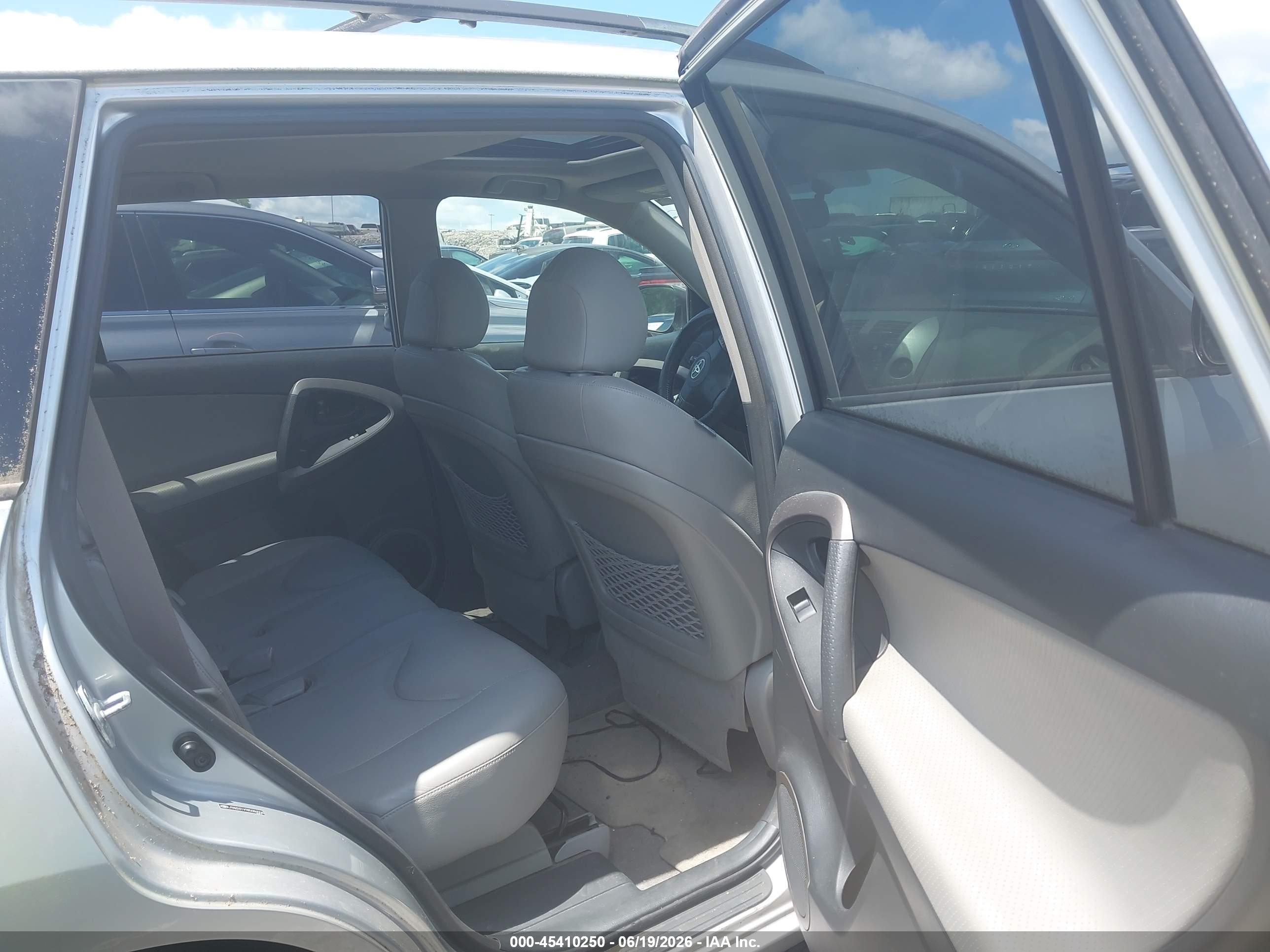 2008 Toyota Rav4 Limited Silver vin: JTMZD31V985086558