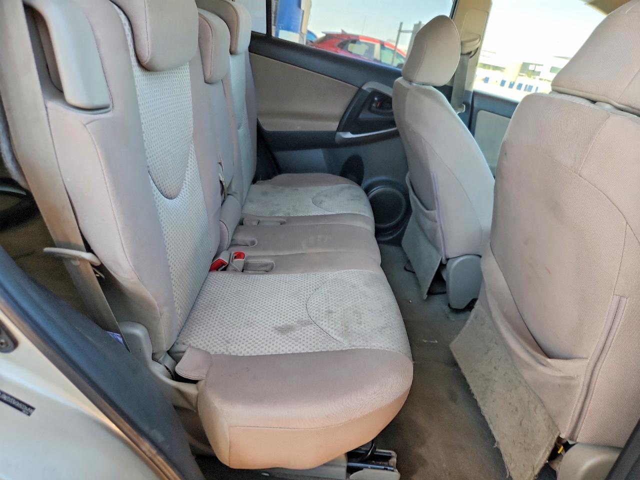 2006 Toyota Rav4 Base Gold vin: JTMZD33V065026498