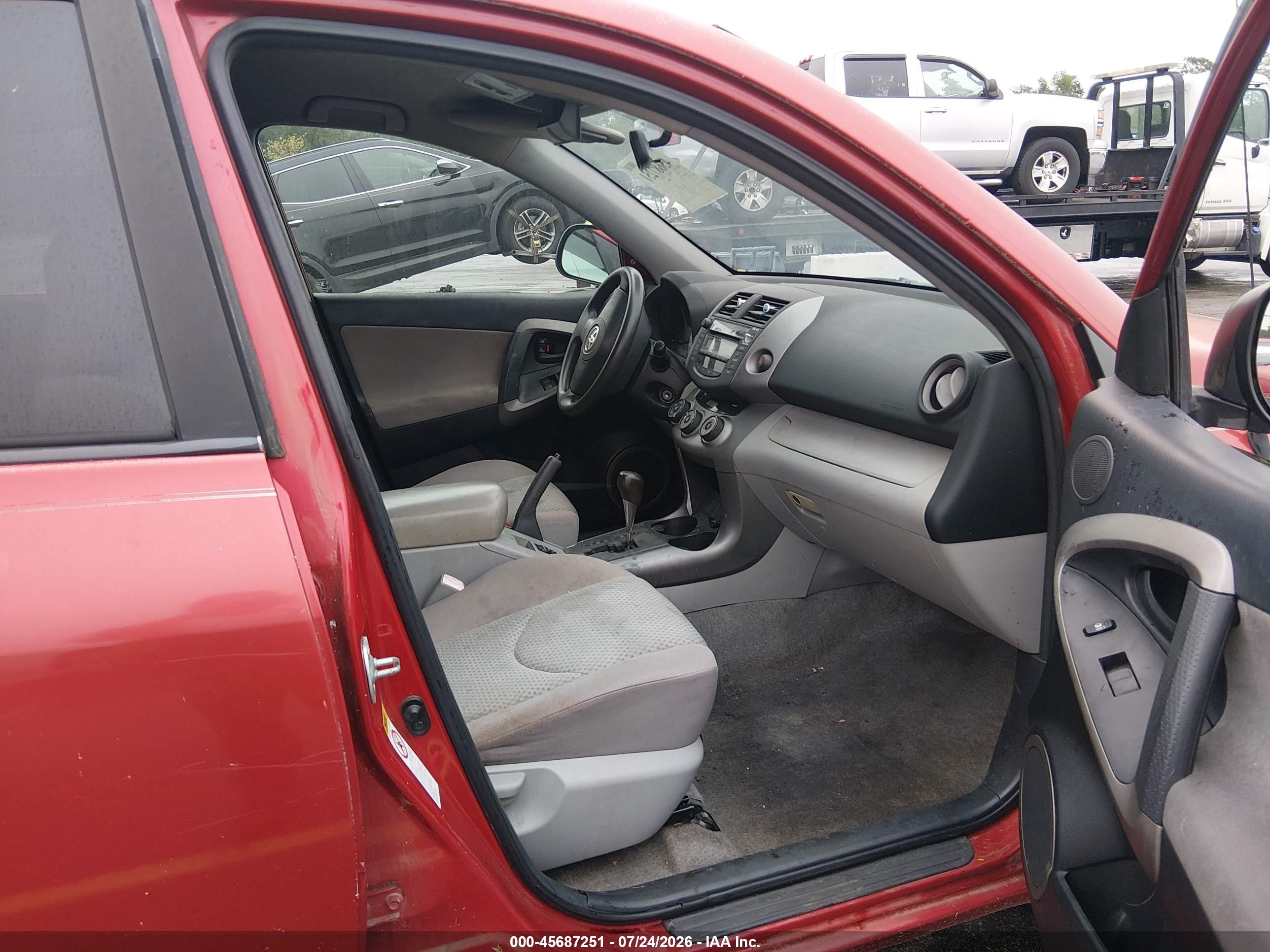2007 Toyota Rav4   Red vin: JTMZD33V075047367