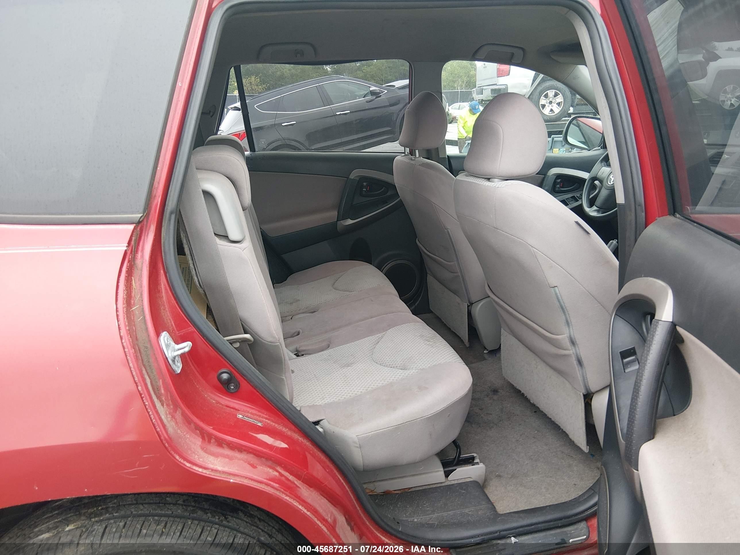 2007 Toyota Rav4   Red vin: JTMZD33V075047367