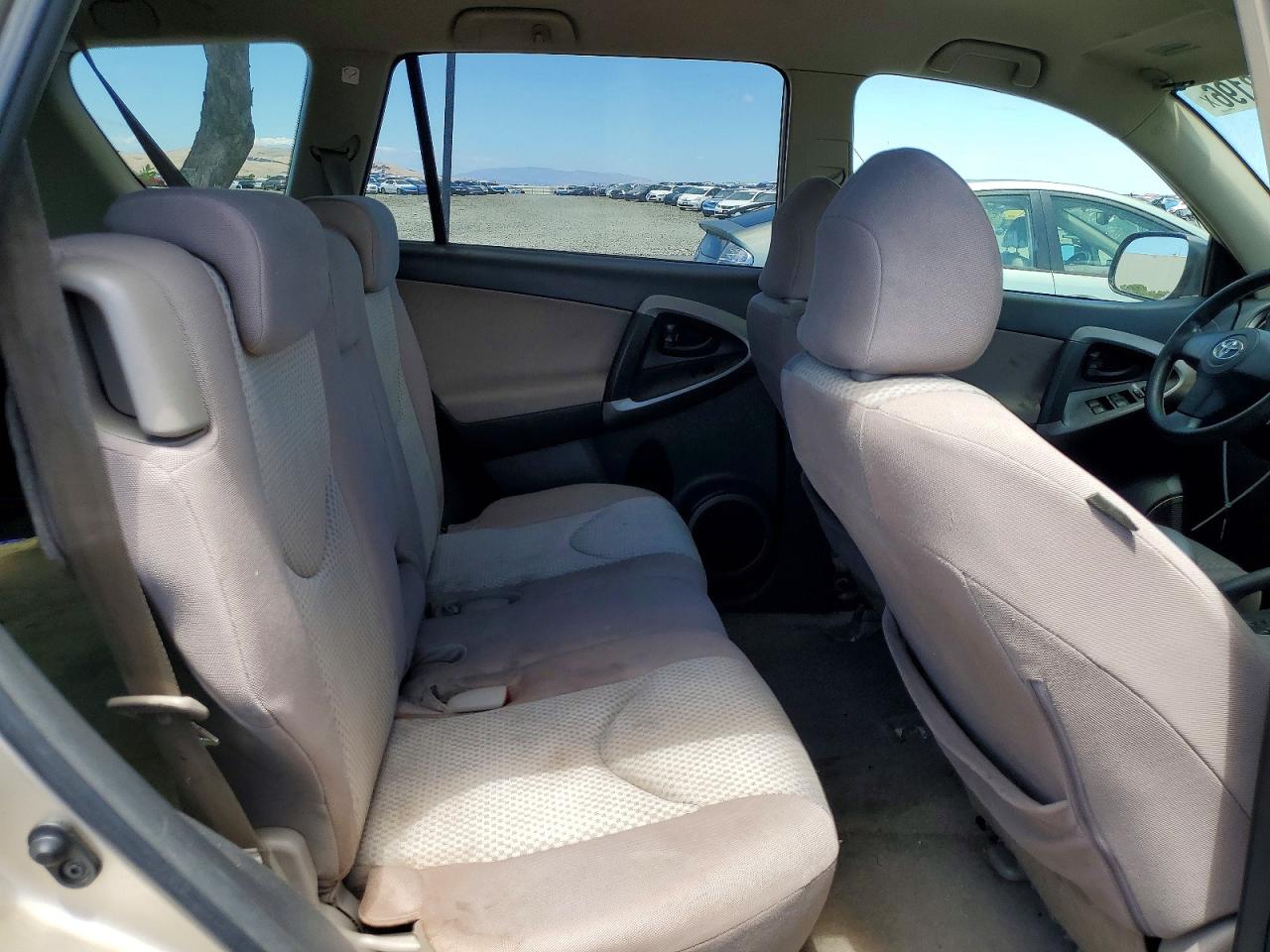 2007 Toyota Rav4 Base Gold vin: JTMZD33V076023502