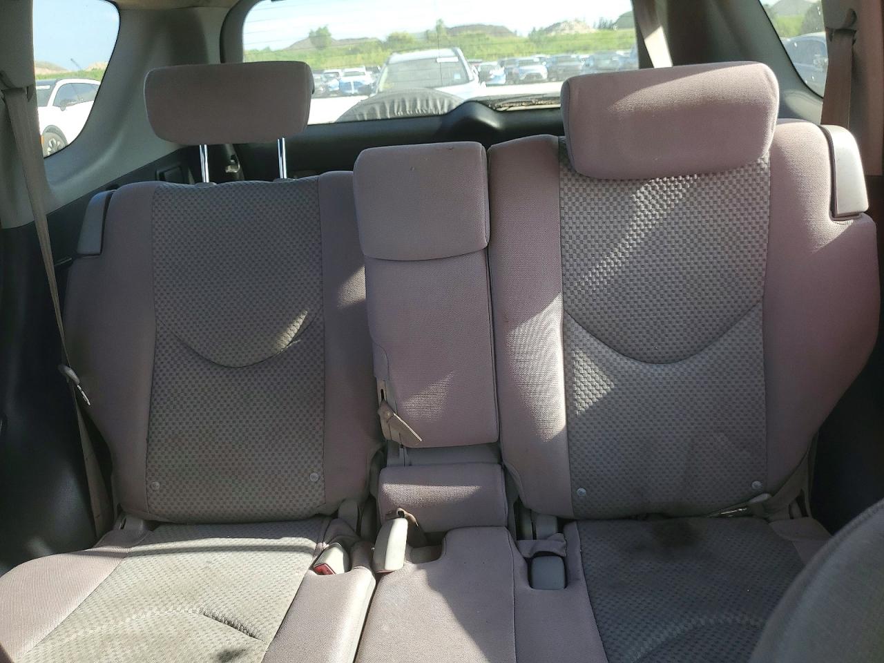 2007 Toyota Rav4 Base Silver vin: JTMZD33V076026545