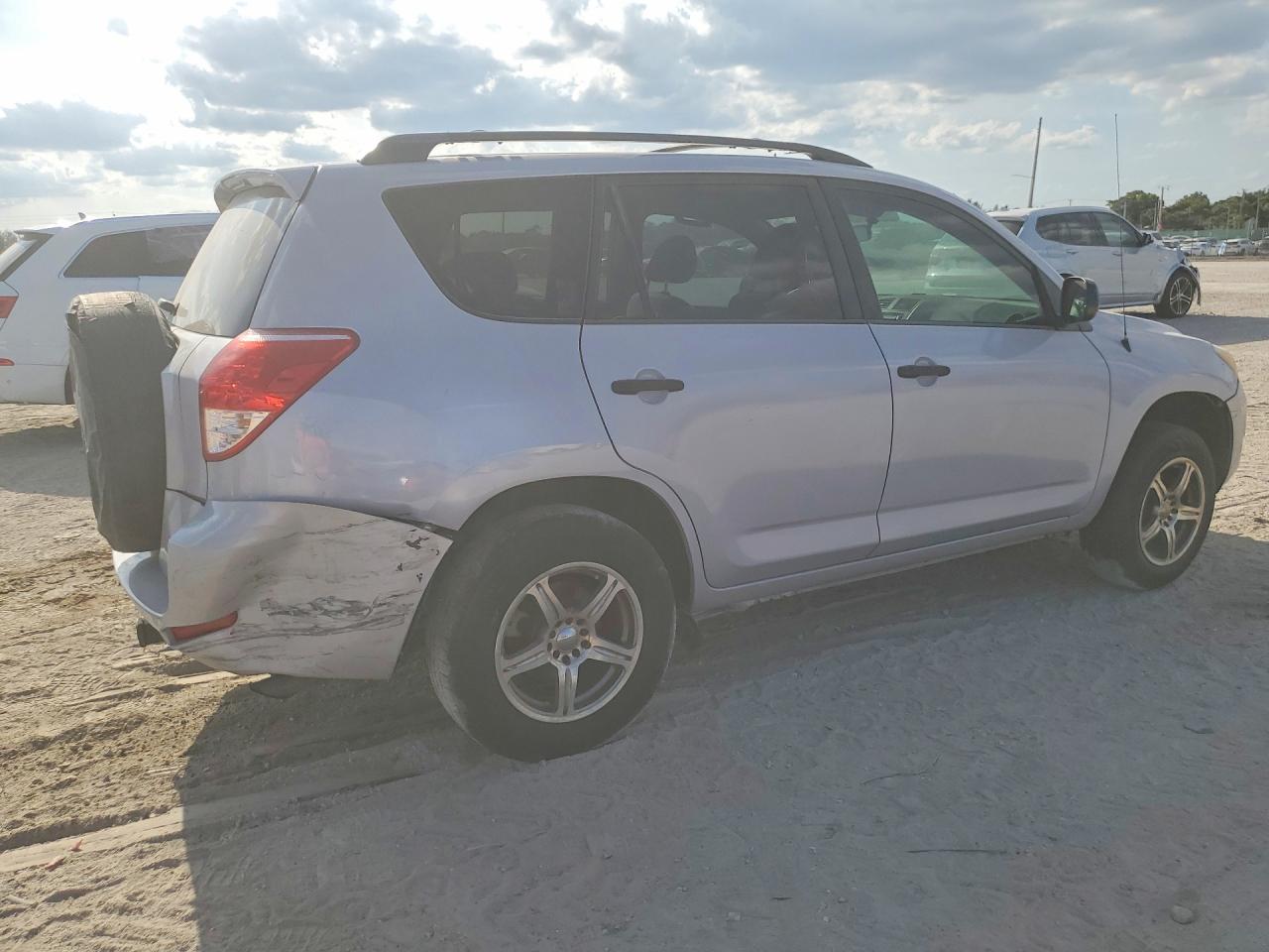 2007 Toyota Rav4 Base Silver vin: JTMZD33V076026545