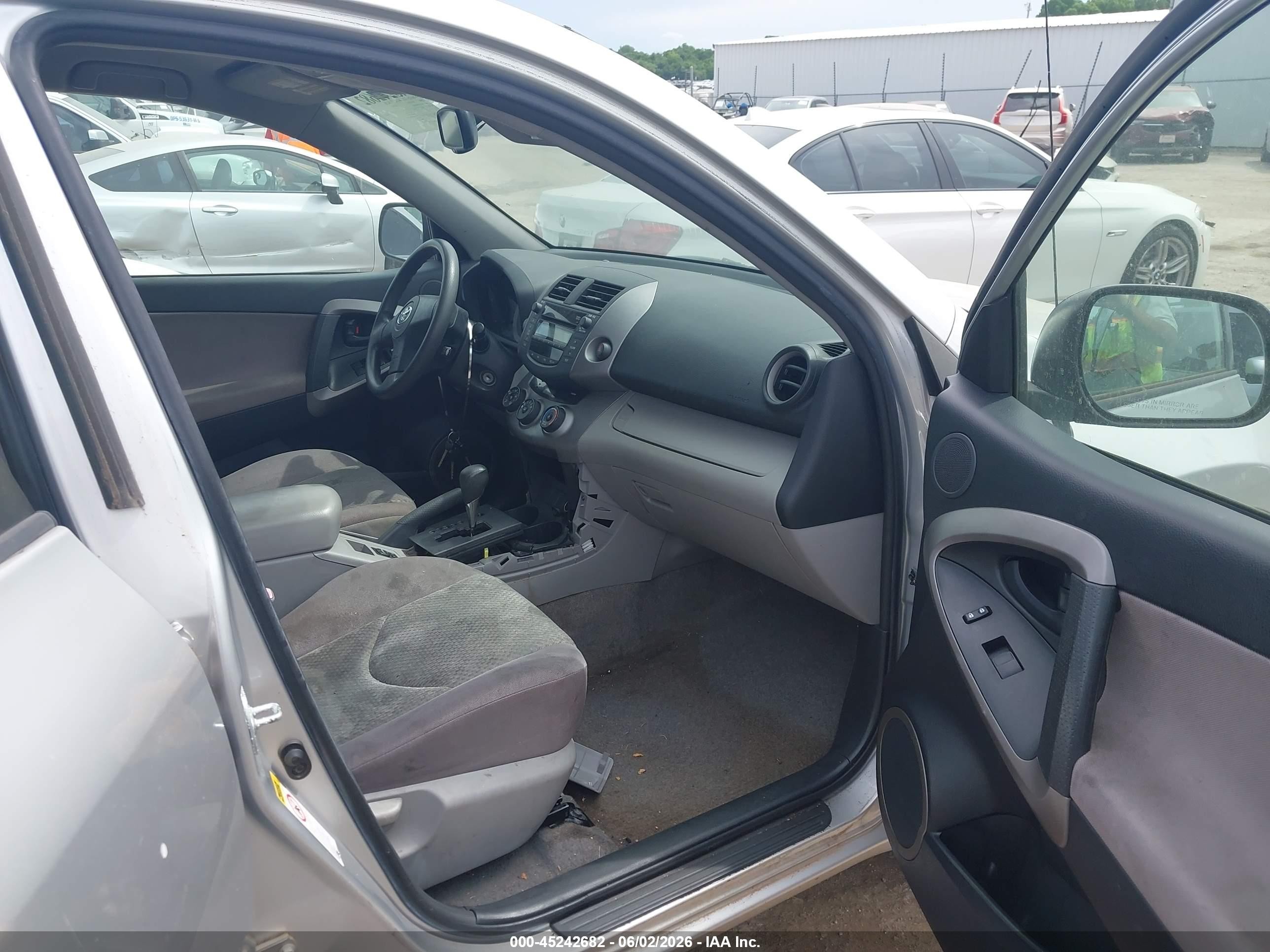 2008 Toyota Rav4 Silver vin: JTMZD33V085100828