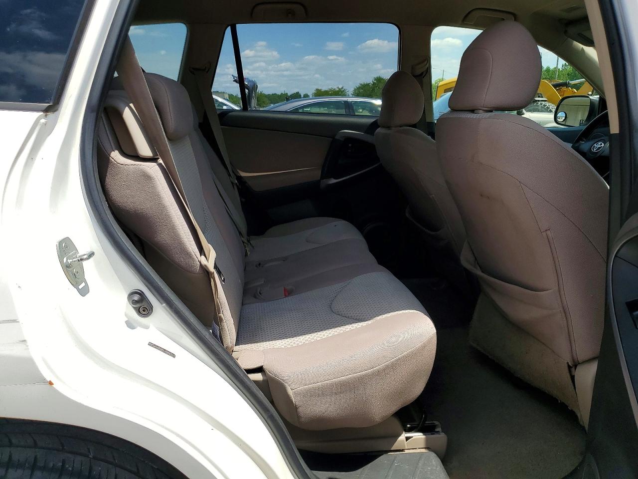 2006 Toyota Rav4 Base White vin: JTMZD33V165002615
