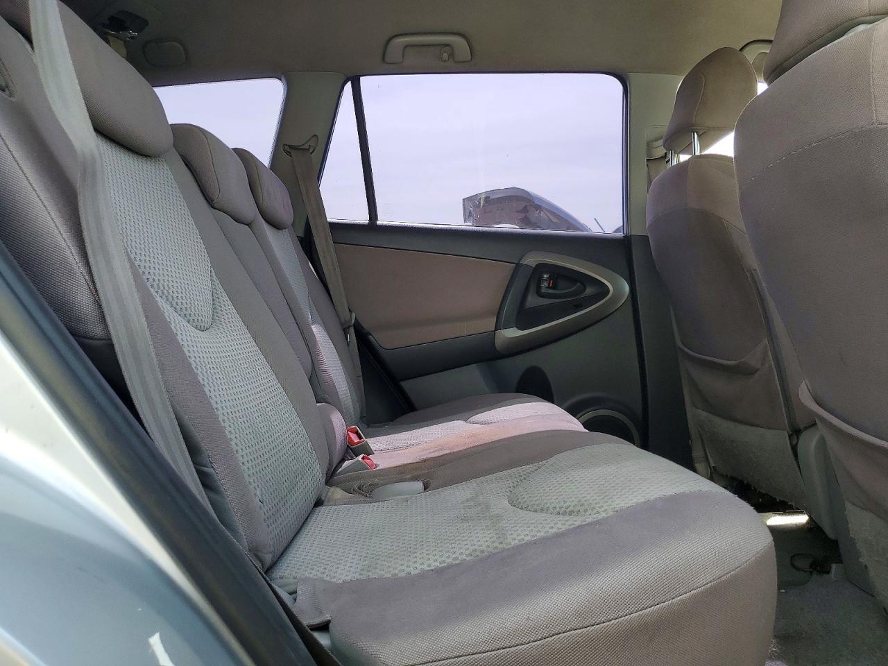 2006 Toyota Rav4 Base Silver vin: JTMZD33V165028521