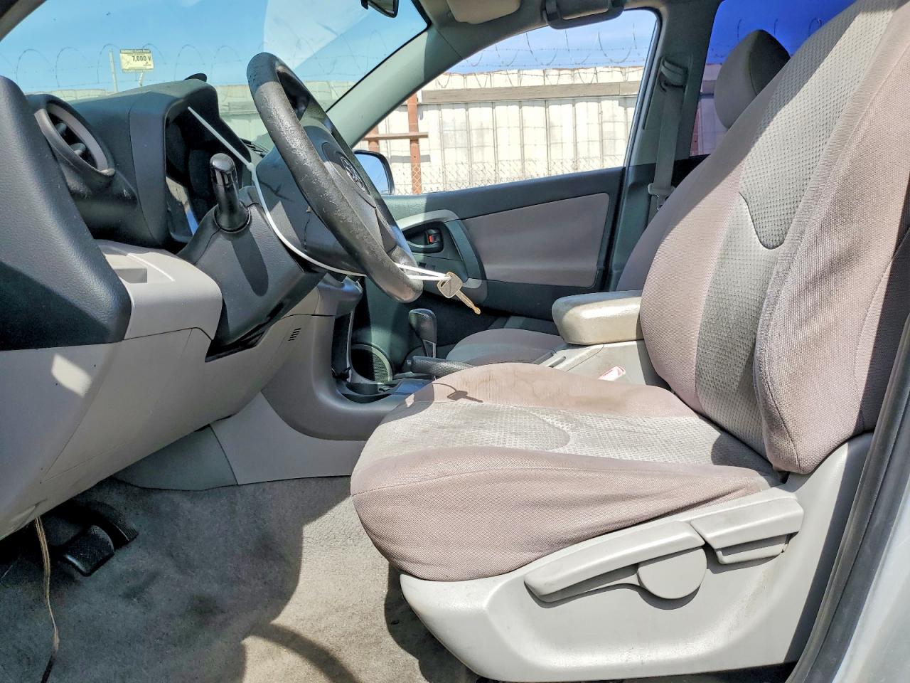 2006 Toyota Rav4 Base Silver vin: JTMZD33V165028521