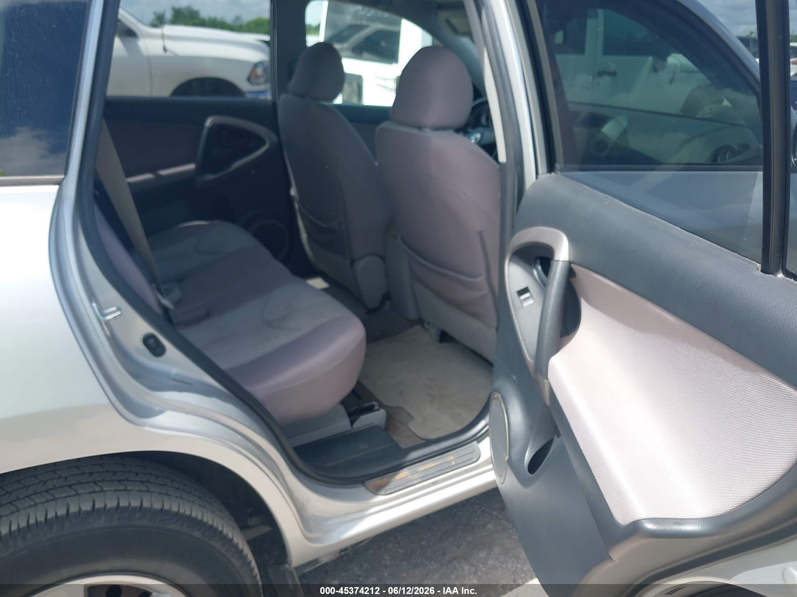 2007 Toyota Rav4   Серебряный vin: JTMZD33V175054277
