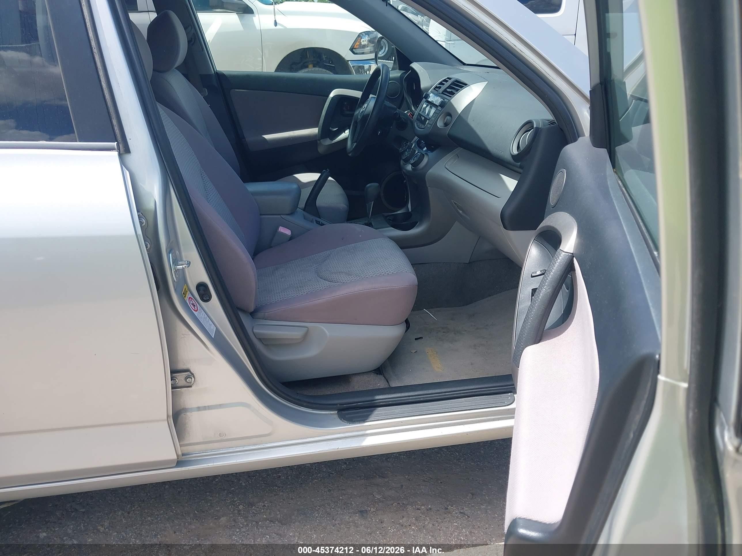 2007 Toyota Rav4   Серебряный vin: JTMZD33V175054277