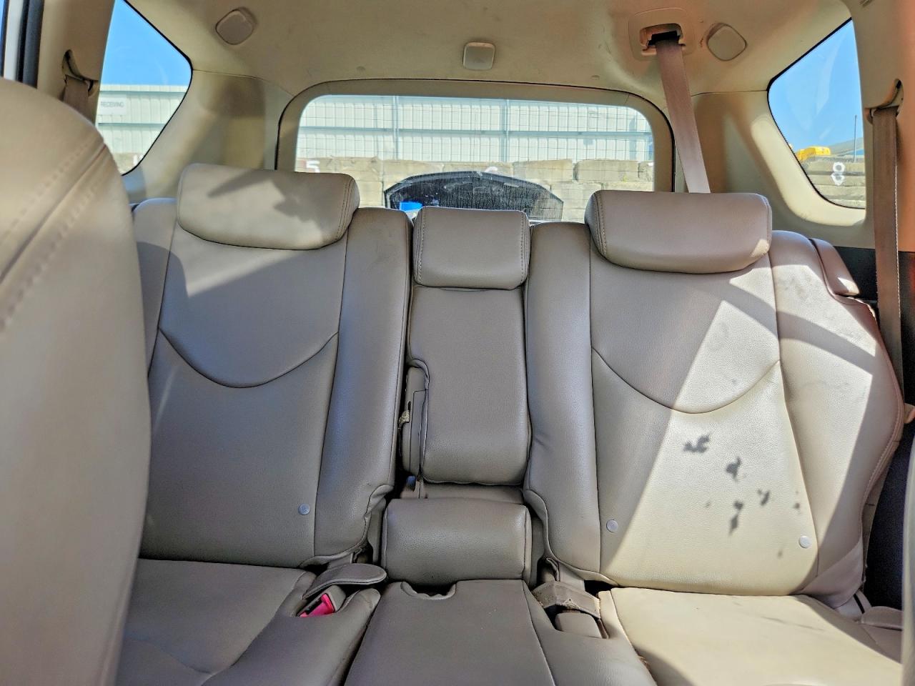 2007 Toyota Rav4 Base White vin: JTMZD33V175055932