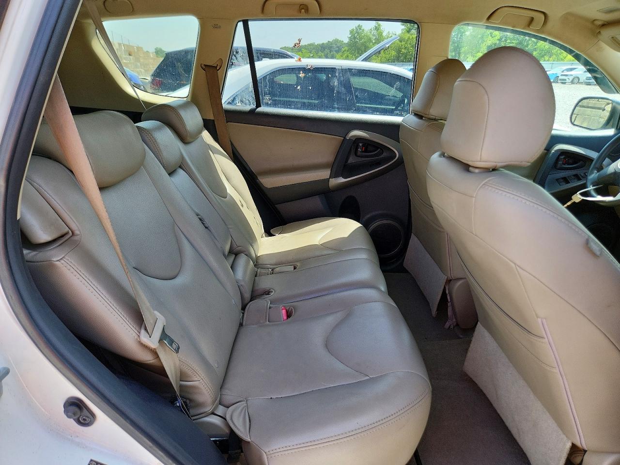 2007 Toyota Rav4 Base White vin: JTMZD33V175055932